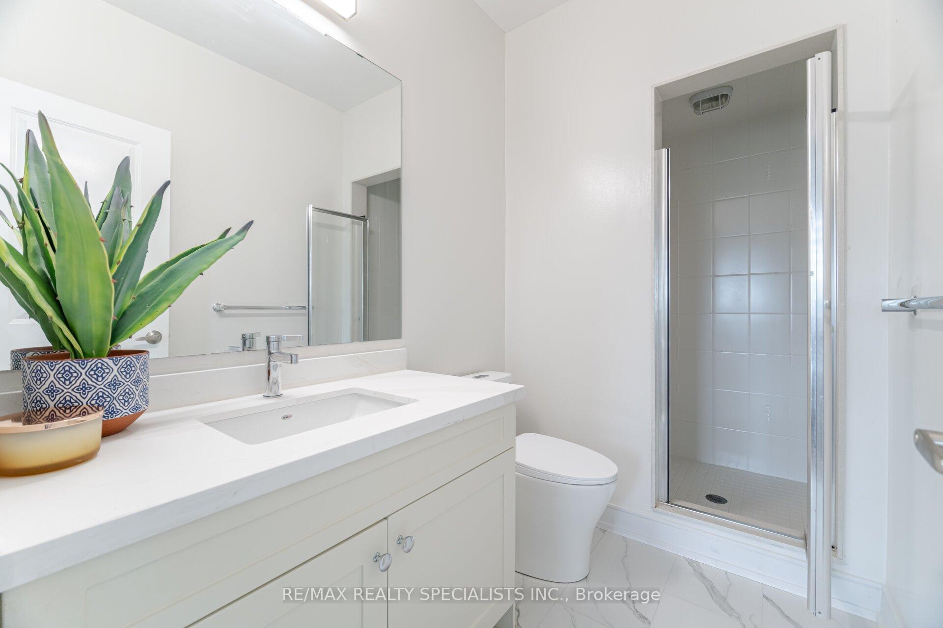 2 Bedrooms Condo at 2326 TAUNTON, Oakville For sale