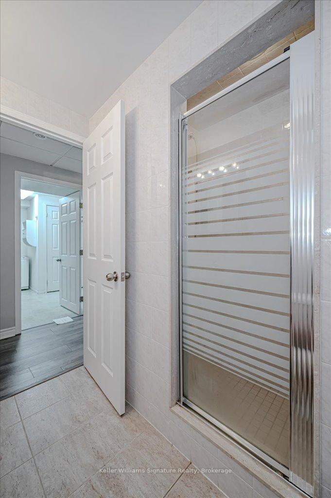3 Bedrooms Condo at 2055 Walkers,  Burlington For sale