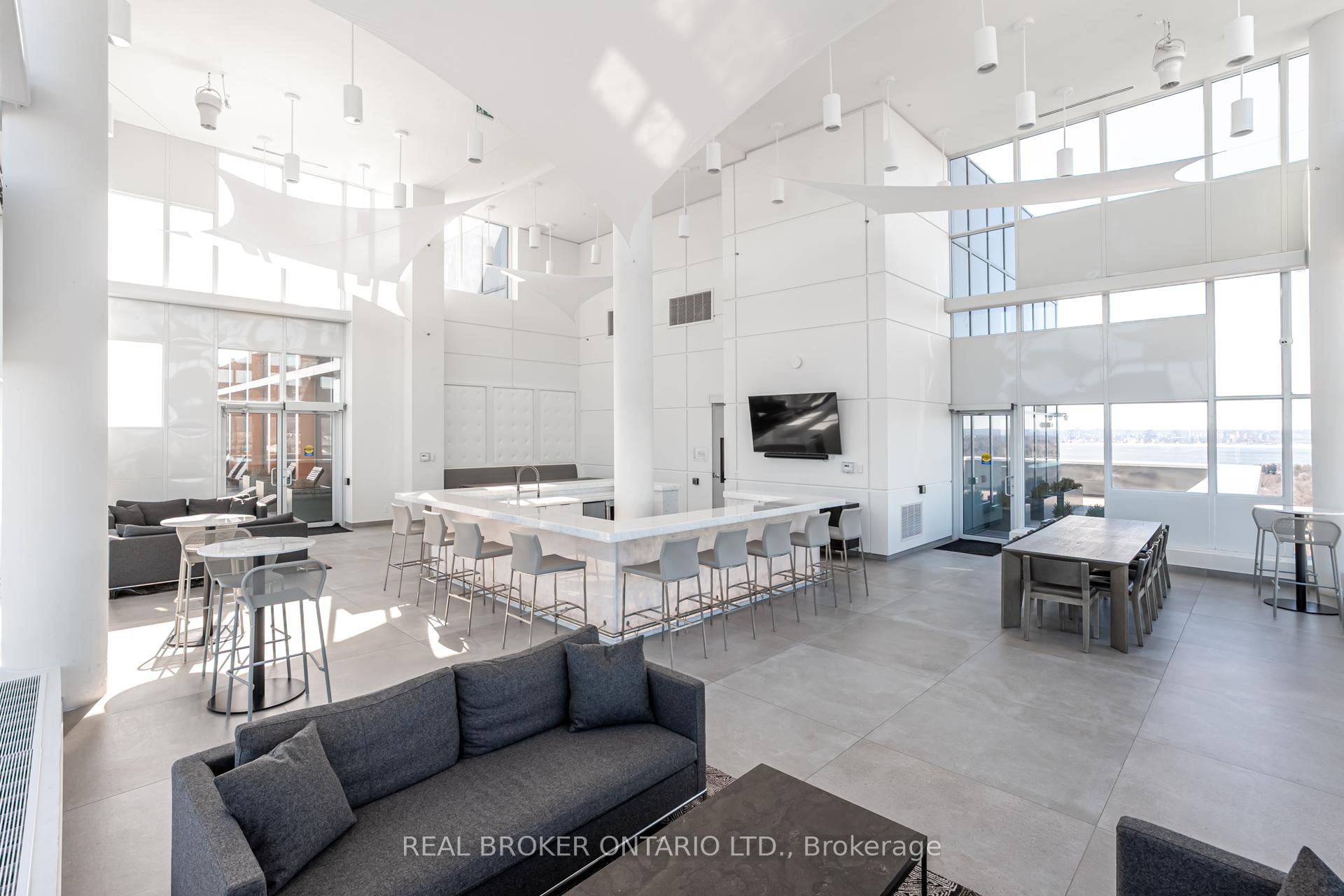 2 Bedrooms Condo at 500 Brock,  Burlington For sale