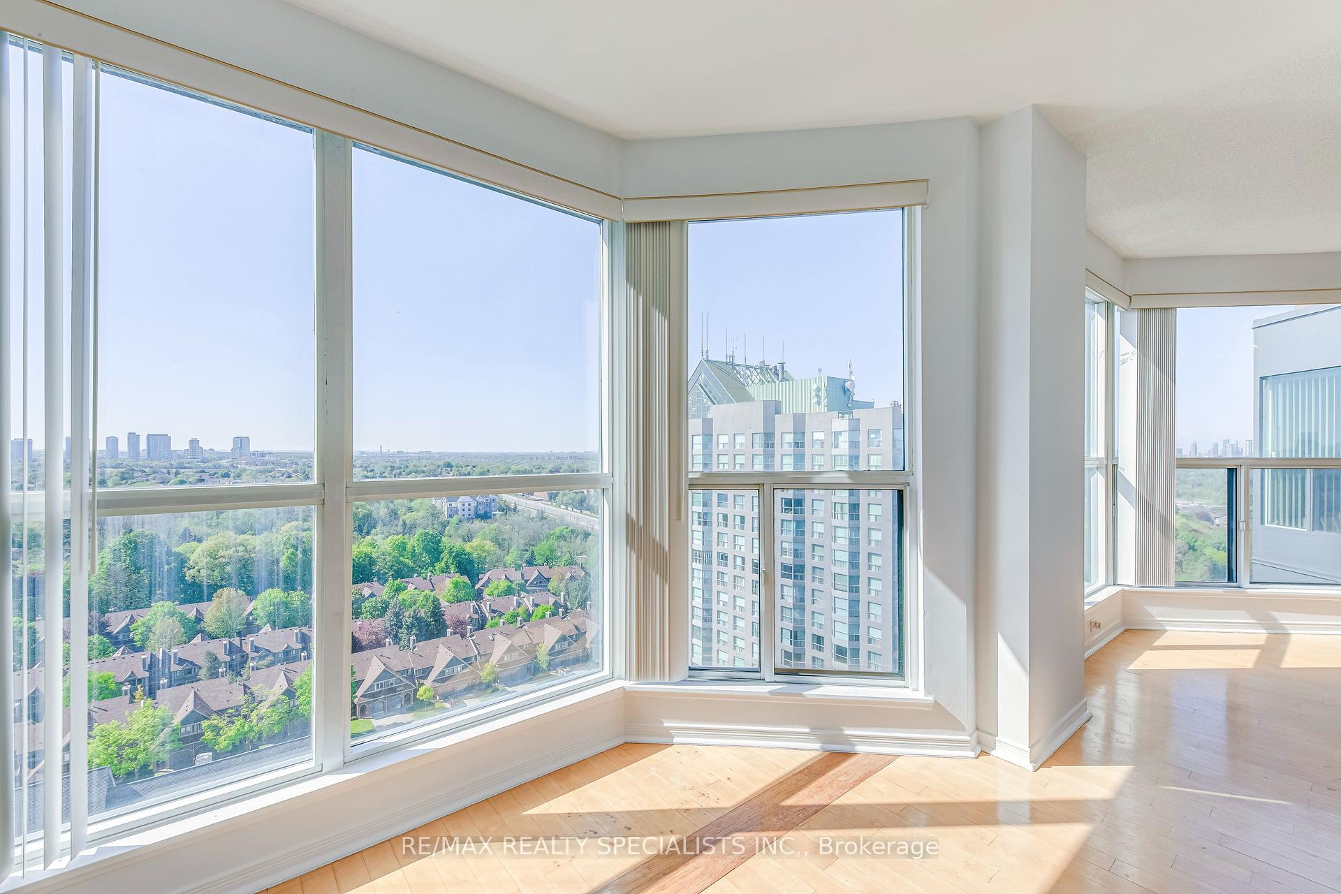 2 Bedrooms Condo at 2177 Burnhamthorpe, Mississauga For sale
