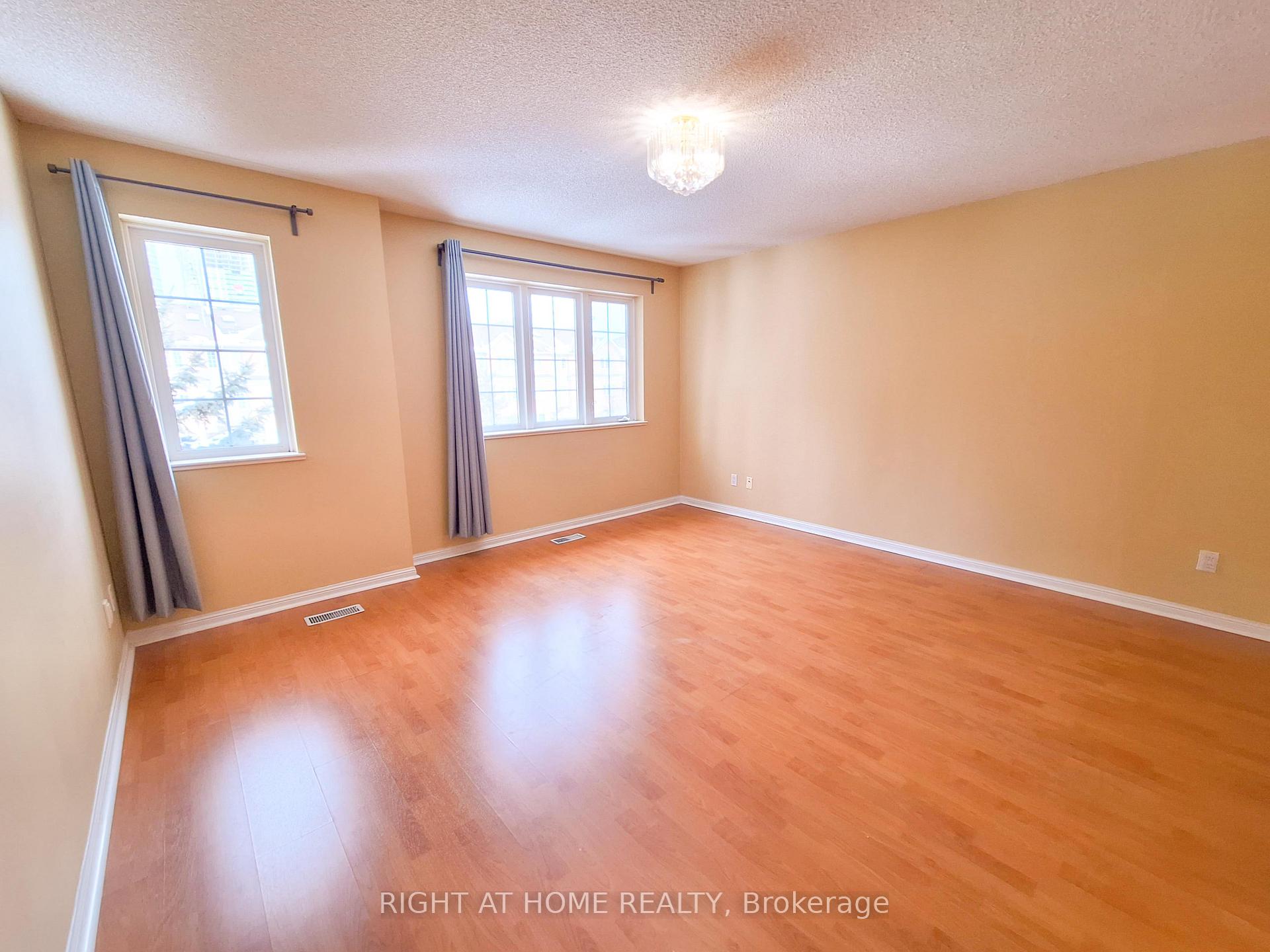 4 Bedrooms Condo at 821 Grandview, Toronto For sale