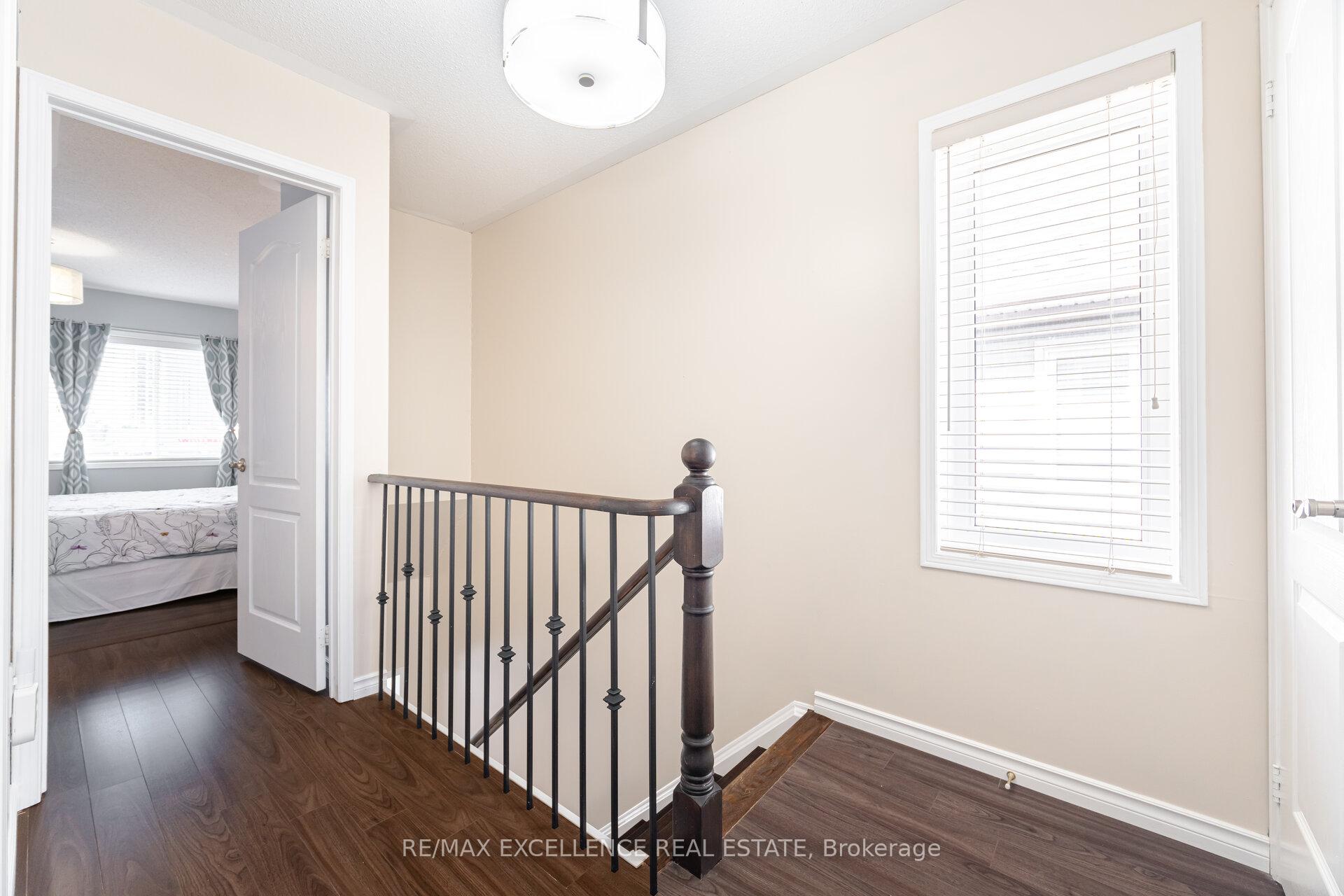 3 Bedrooms Condo at 4950 Albina, Mississauga For sale