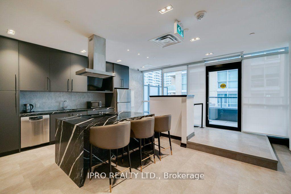 2 Bedrooms Condo at 11 Lillian, Toronto For sale