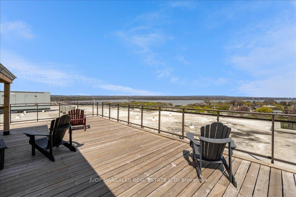 2 Bedrooms Condo at 50 Murray,  Hamilton For sale