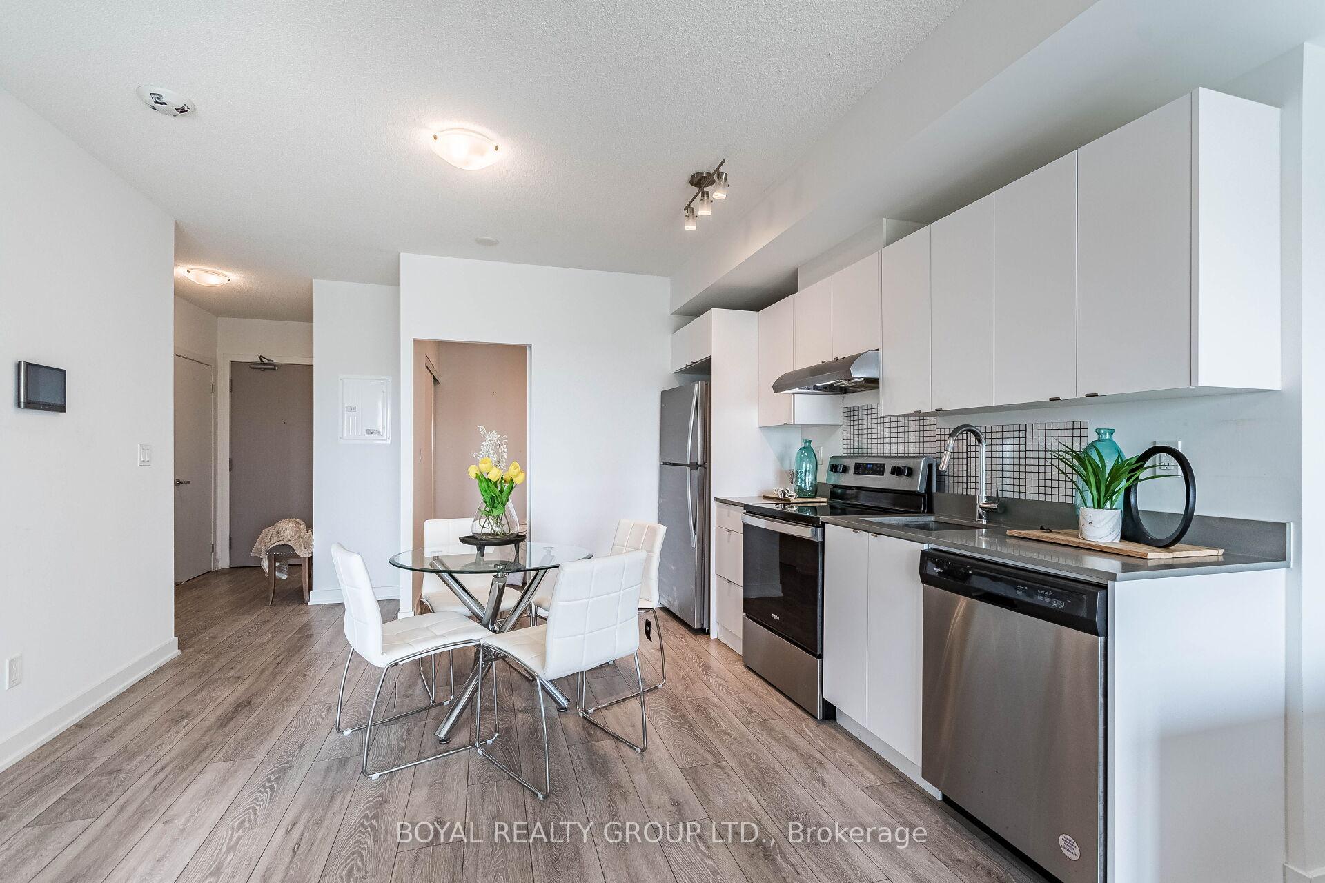 2 Bedrooms Condo at 3200 Dakota Common, Burlington For sale