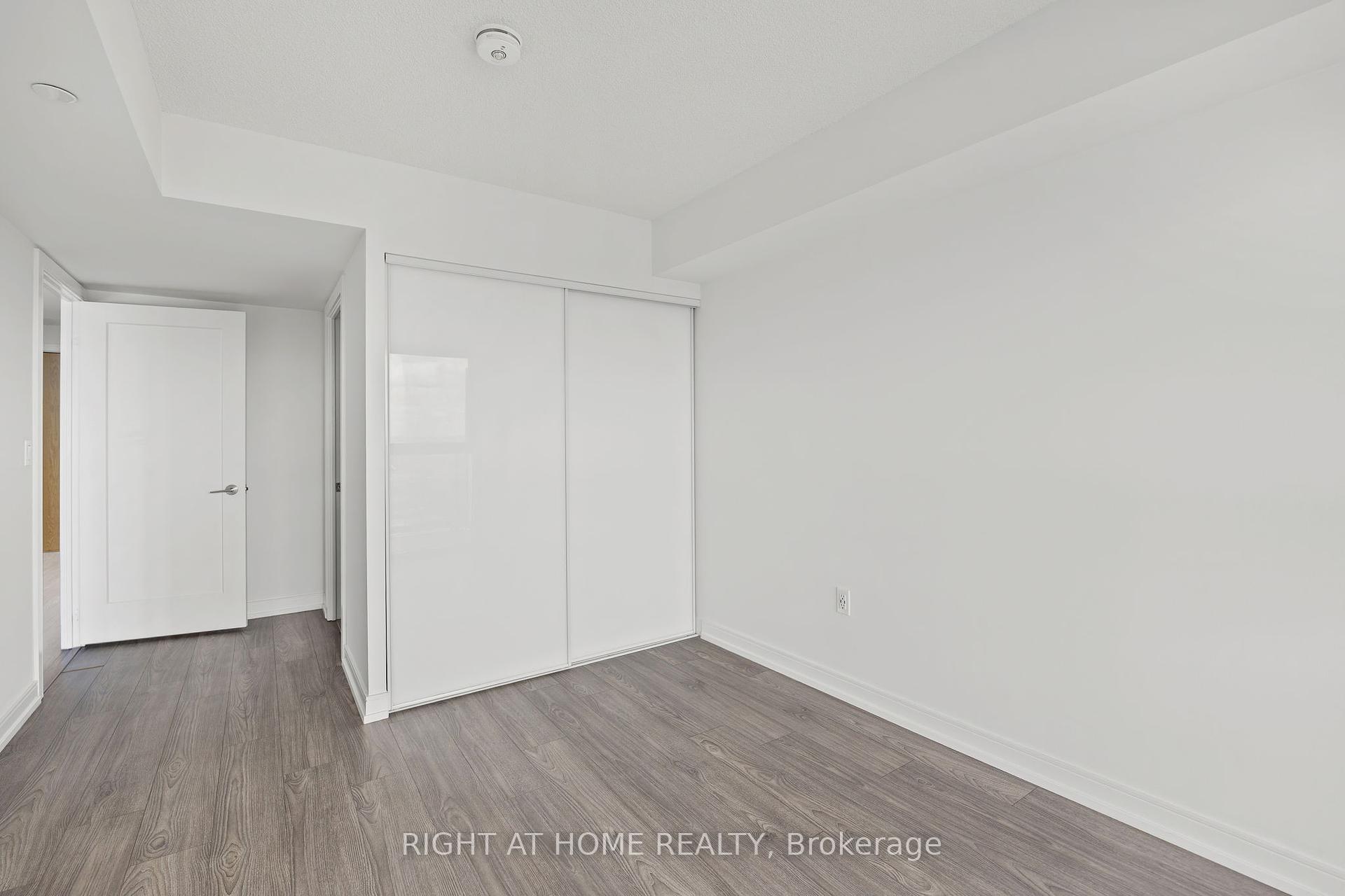 2 Bedrooms Condo at 225 Village Green, Toronto For sale