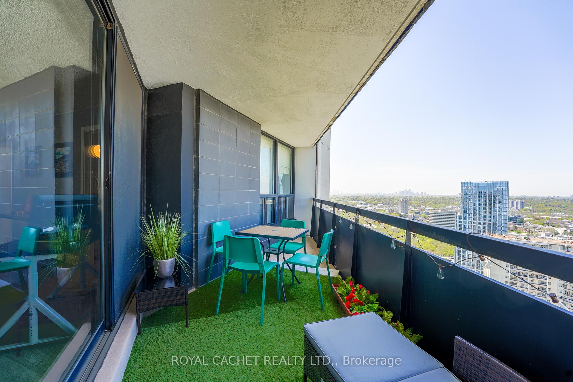 3 Bedrooms Condo at 75 Graydon Hall, Toronto For sale