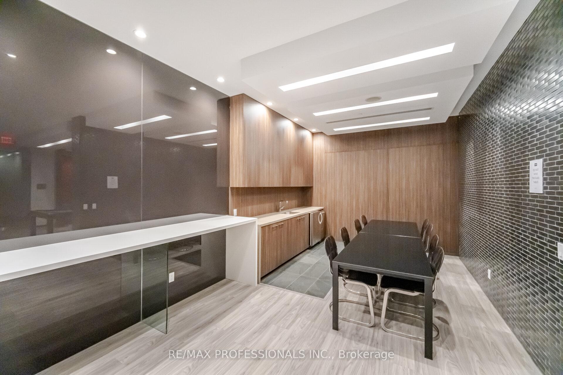2 Bedrooms Condo at 1030 King, Toronto For sale