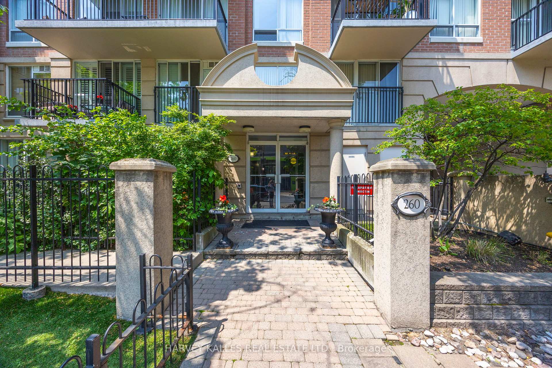2 Bedrooms Condo at 260 Merton, Toronto For sale