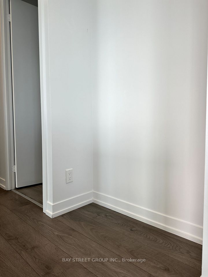 https://trreb-image.ampre.ca/UL-FXGnO2YNAetfLjE9CXbcgN5azp-U-0m4MsbbltZ8/rs:fit:960:960/wm:.5:so:0:50:.4/wmsh:10/wmt:PHNwYW4gZm9yZWdyb3VuZD0nd2hpdGUnIGZvbnQ9JzY4Jz5CQVkgU1RSRUVUIEdST1VQIElOQy4sIEJyb2tlcmFnZTwvc3Bhbj4/L3RycmViL2xpc3RpbmdzLzQwLzk1LzM4Lzk1L3AvYTE2NWIwYWMtOWY4YS00M2JlLTk1YWEtMWZjNjVkMGU4ODhmLmpwZw.jpg