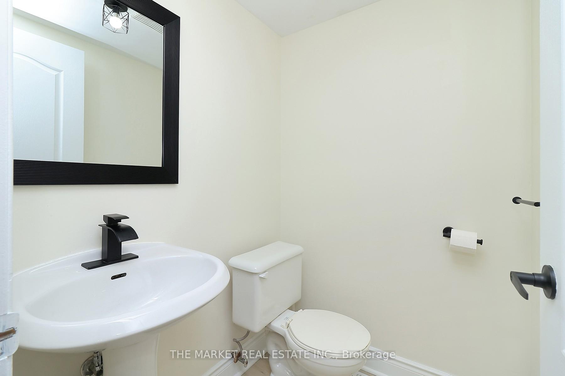 3 Bedrooms Condo at 7190 Atwood, Mississauga For sale