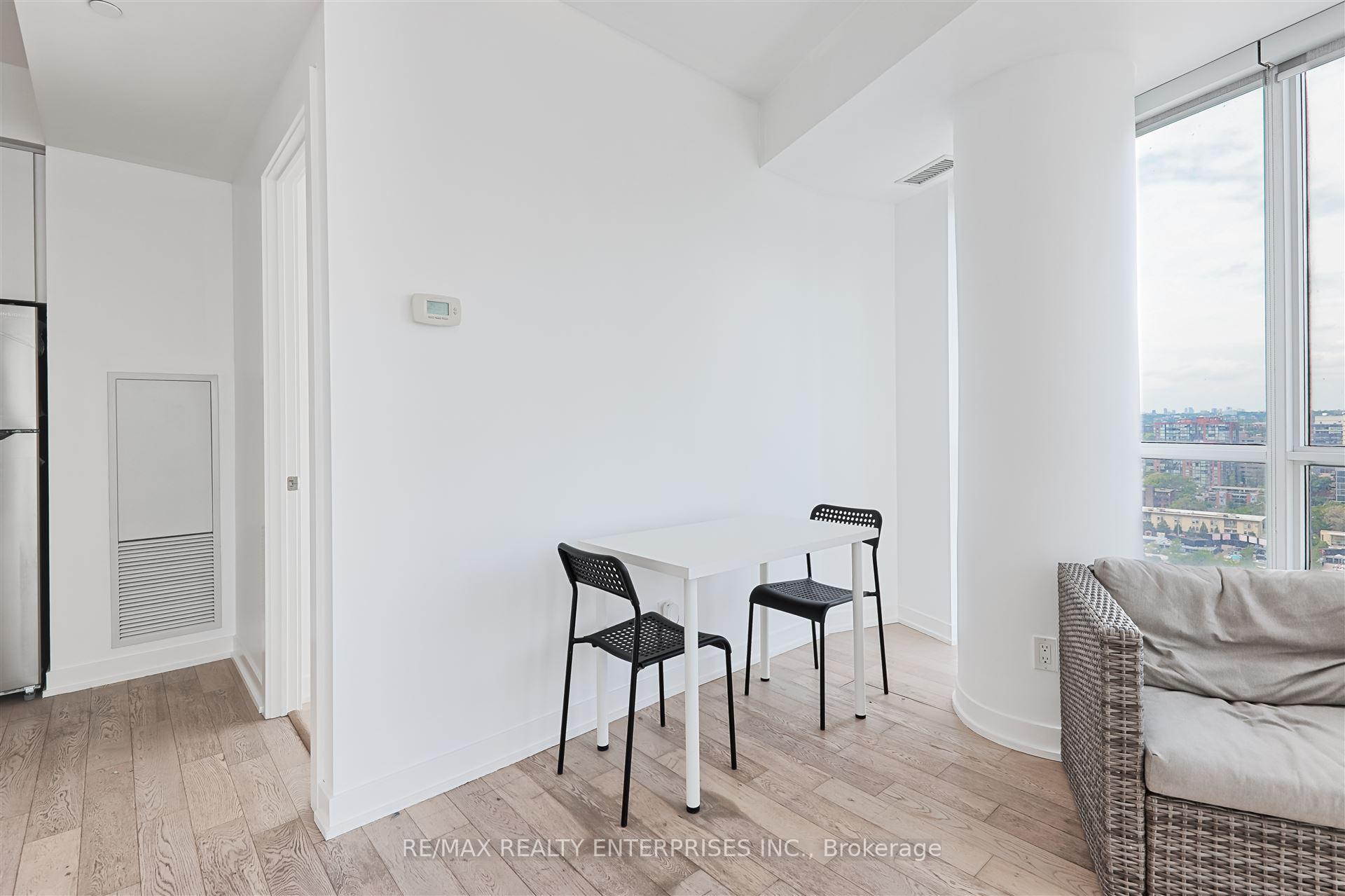 2 Bedrooms Condo at 20 Bruyeres, Toronto For sale