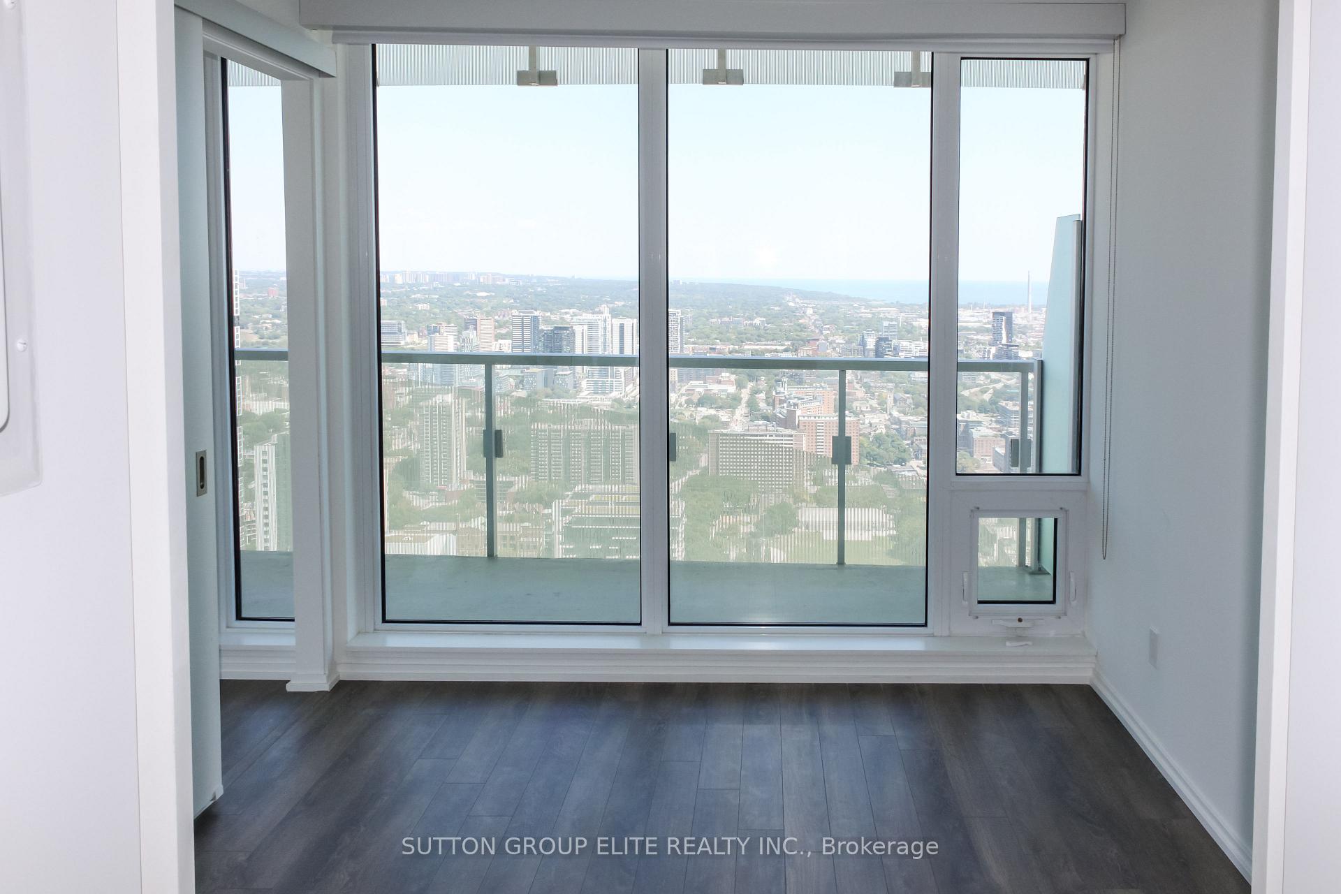 2 Bedrooms Condo at 197 YONGE, Toronto For sale