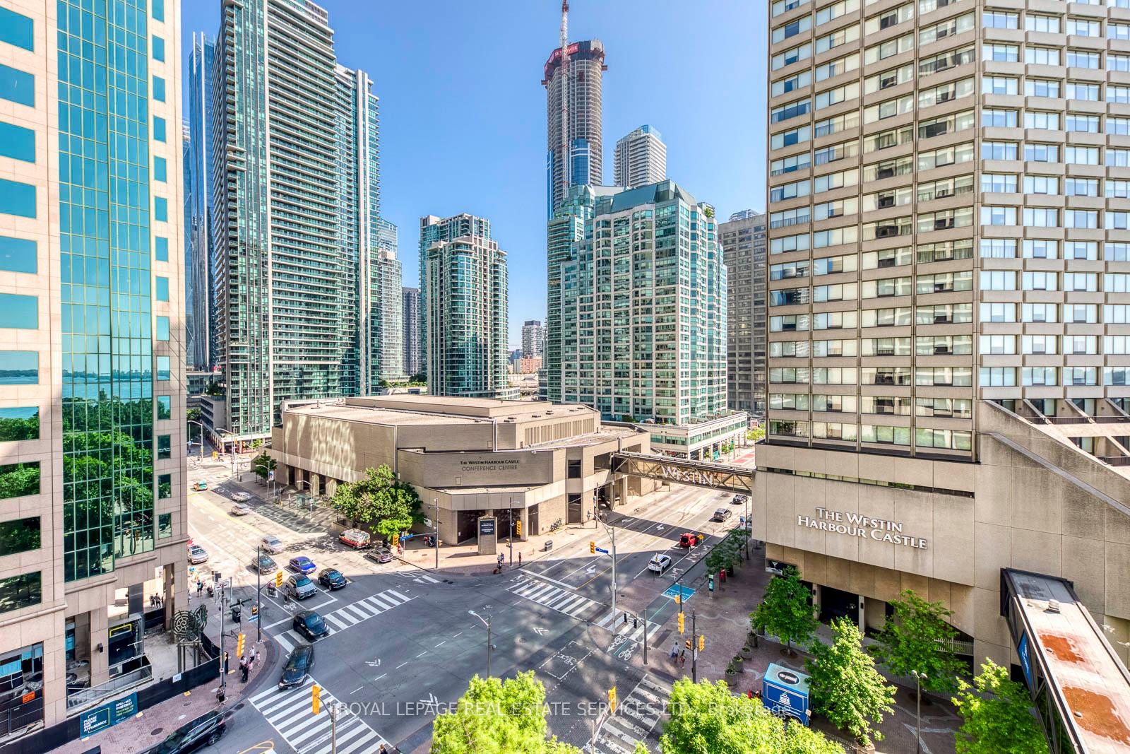 2 Bedrooms Condo at 33 Harbour, Toronto For sale