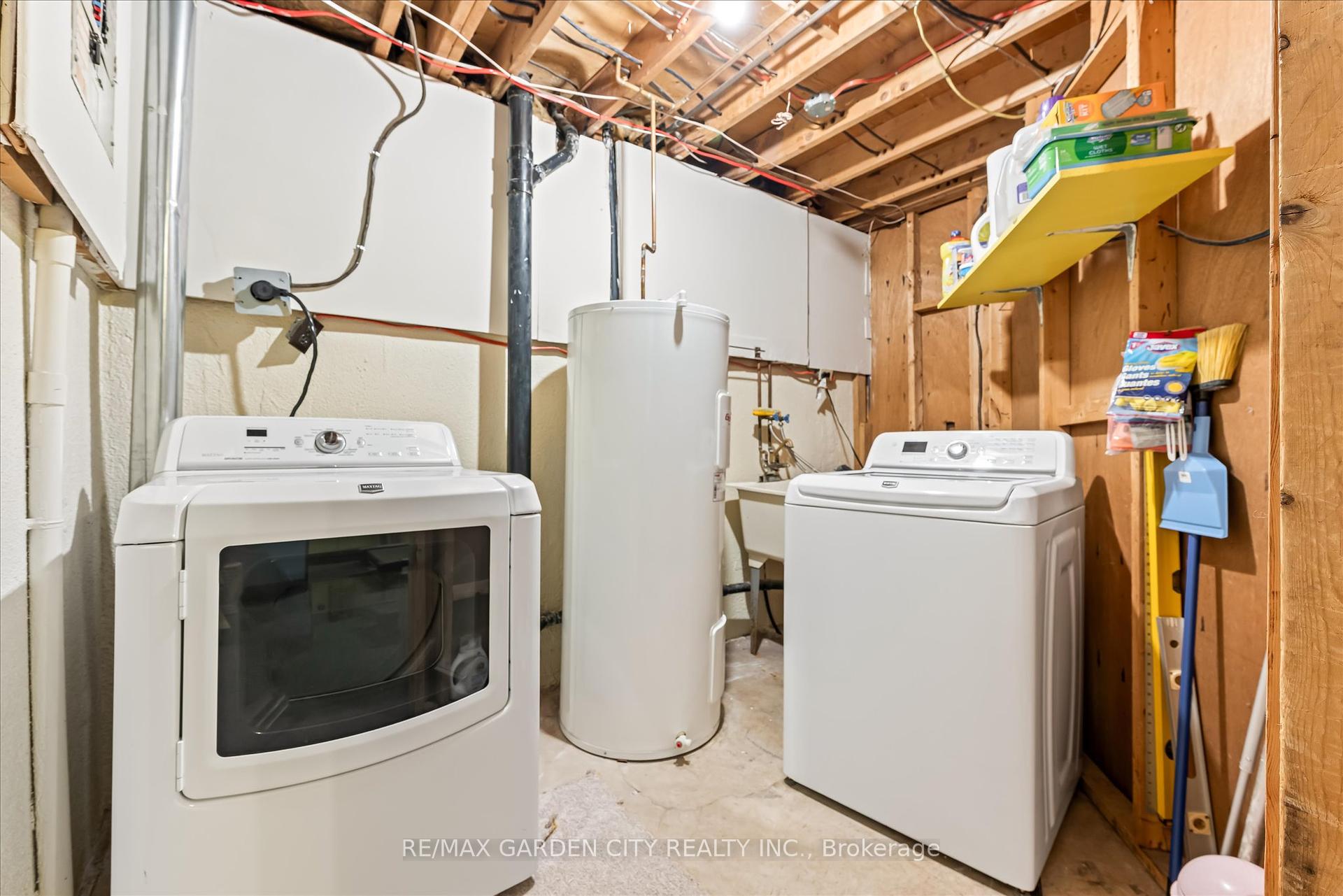 3 Bedrooms Condo at 5005 Pinedale, Burlington For sale