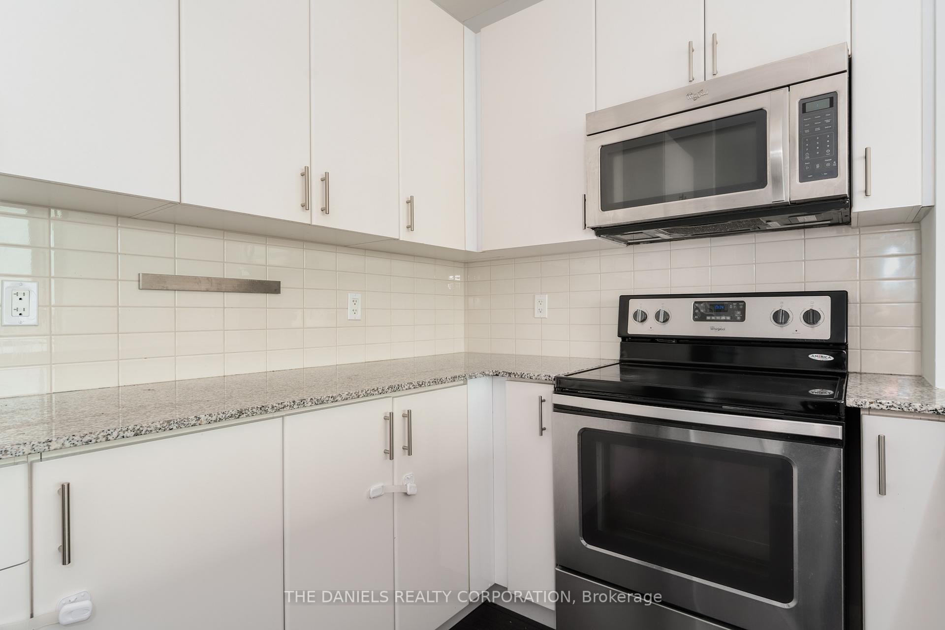 2 Bedrooms Condo at 2900 Highway 7, Vaughan For sale