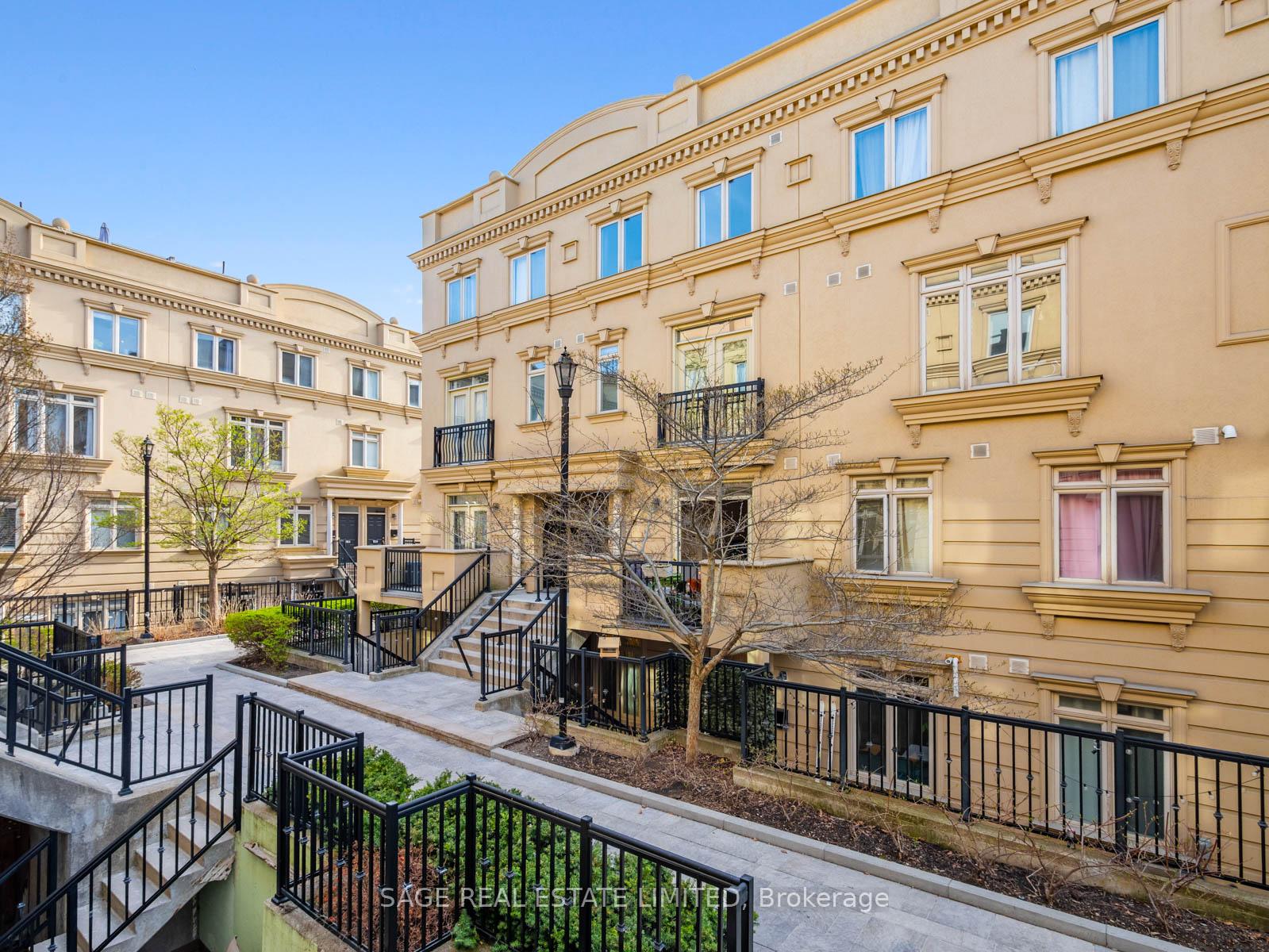 2 Bedrooms Condo at 78 Carr, Toronto For sale