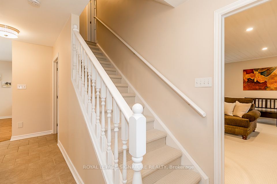 1032 Base Line Road, Gravenhurst, ON P0E 1N0