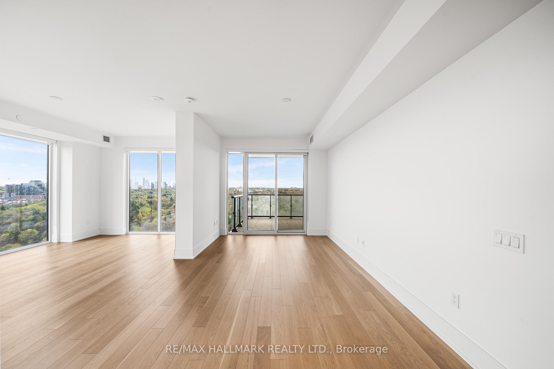 3 Bedrooms Condo at 10 Inn On The Park, Toronto For sale