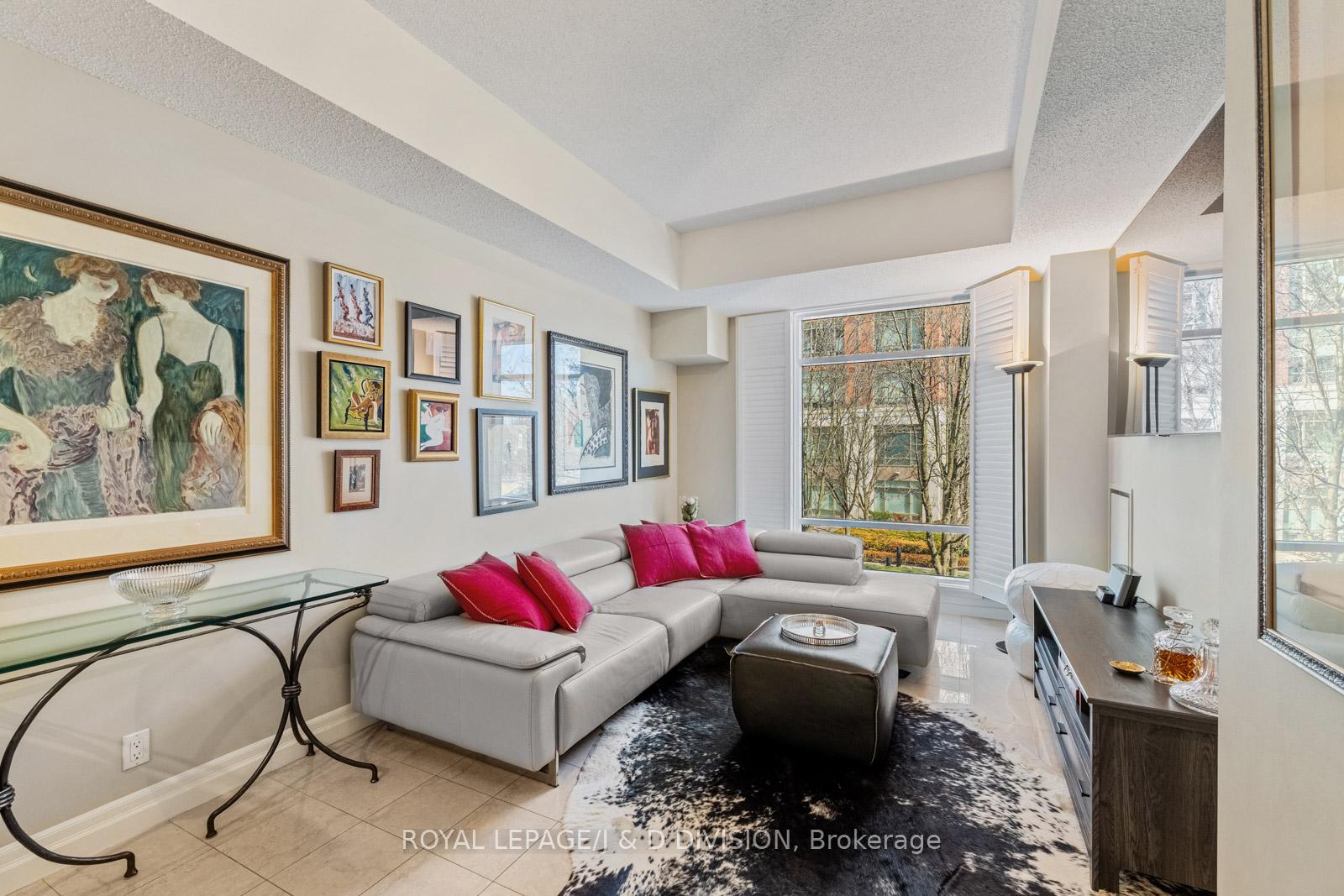 2 Bedrooms Condo at 500 Queens,  Toronto For sale