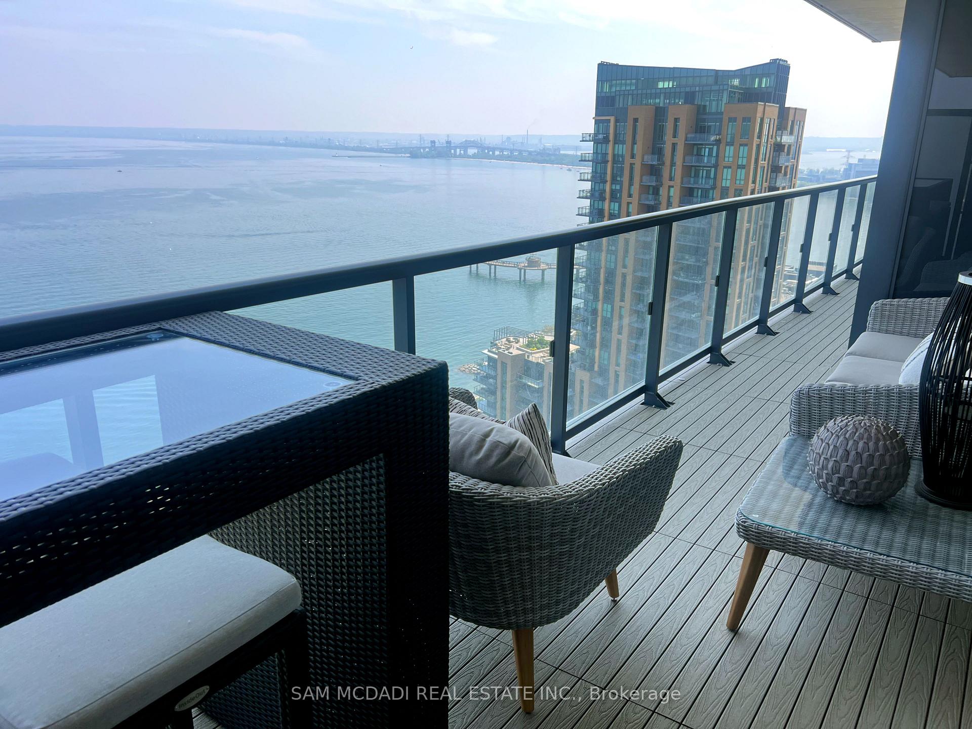 3 Bedrooms Condo at 370 Martha, Burlington For sale