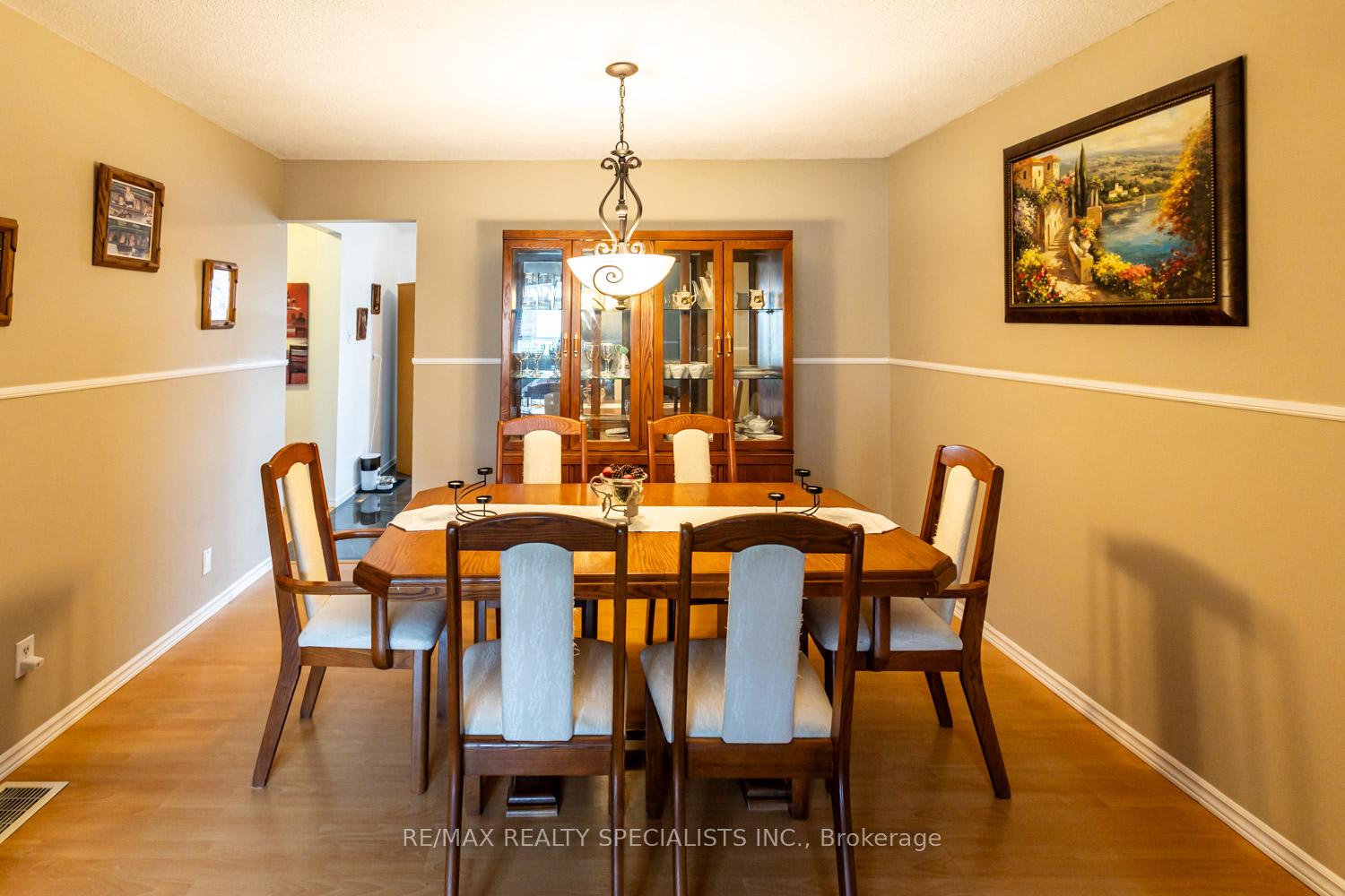 5 Bedrooms Condo at 405 Hyacinthe, Mississauga For sale