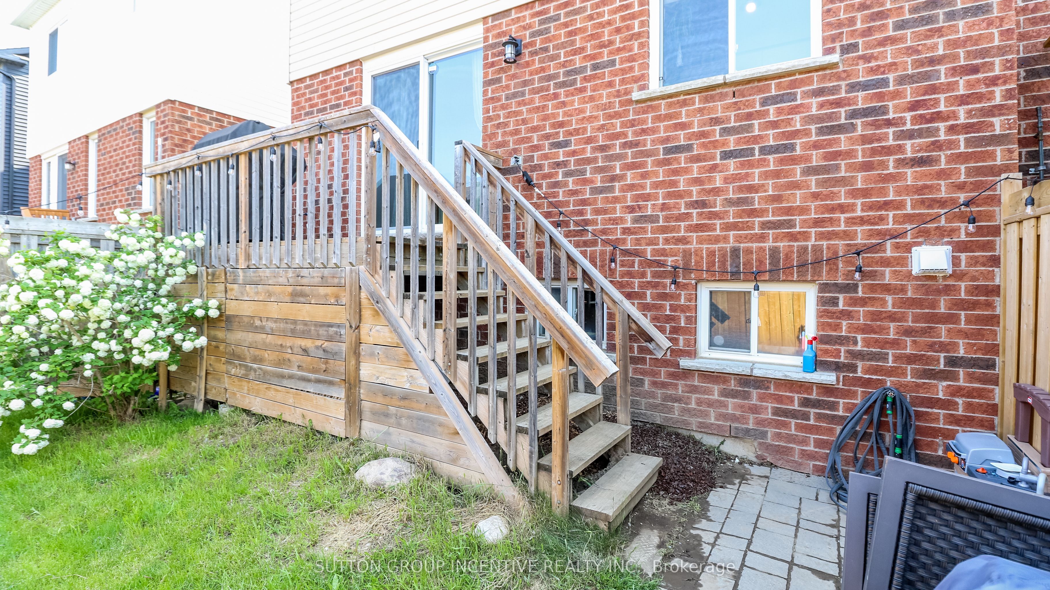 54 Succession Crescent W
