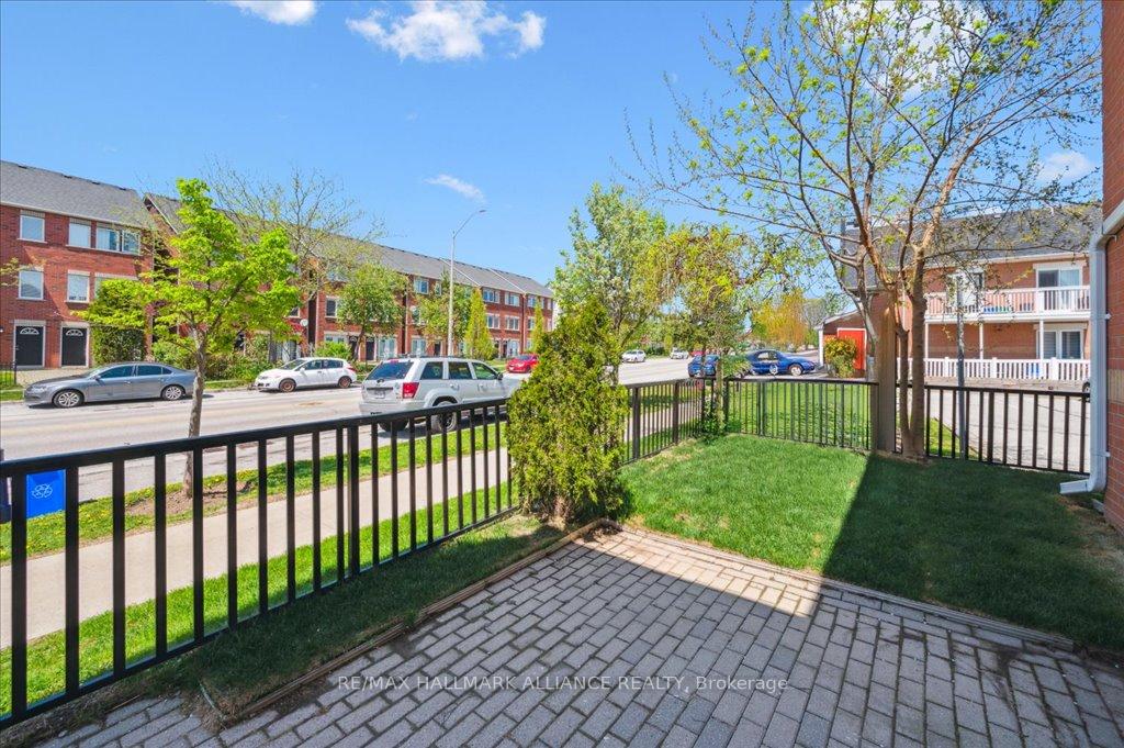 2 Bedrooms Condo at 1701 Lampman, Burlington For sale