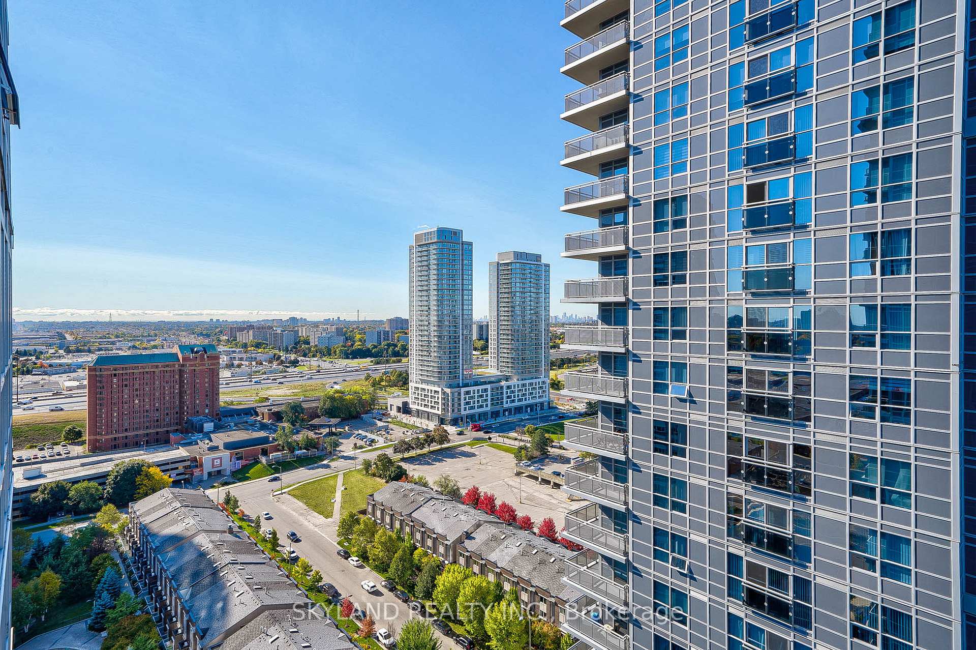 2 Bedrooms Condo at 255 Village Green, Toronto For sale