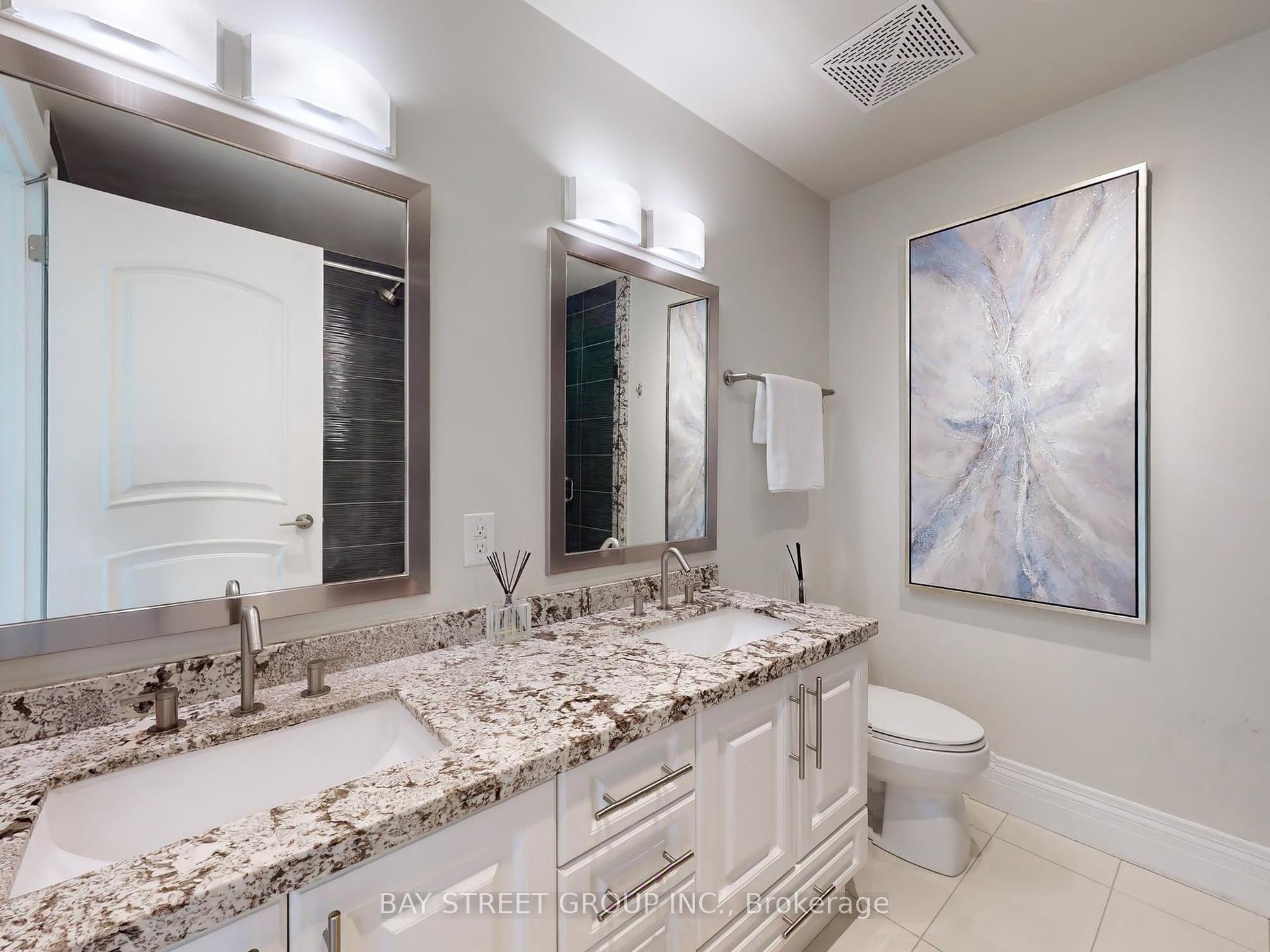 3 Bedrooms Condo at 33 BAY, Toronto For sale