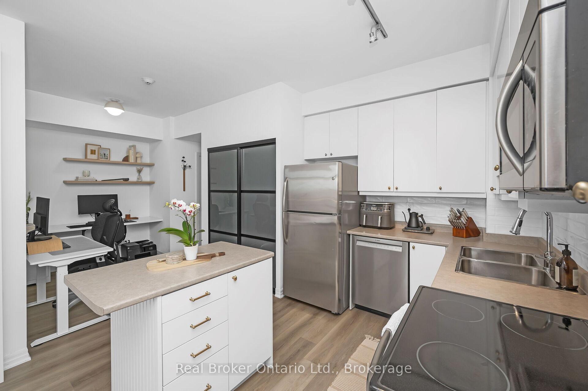 2 Bedrooms Condo at 1940 Ironstone, Burlington For sale
