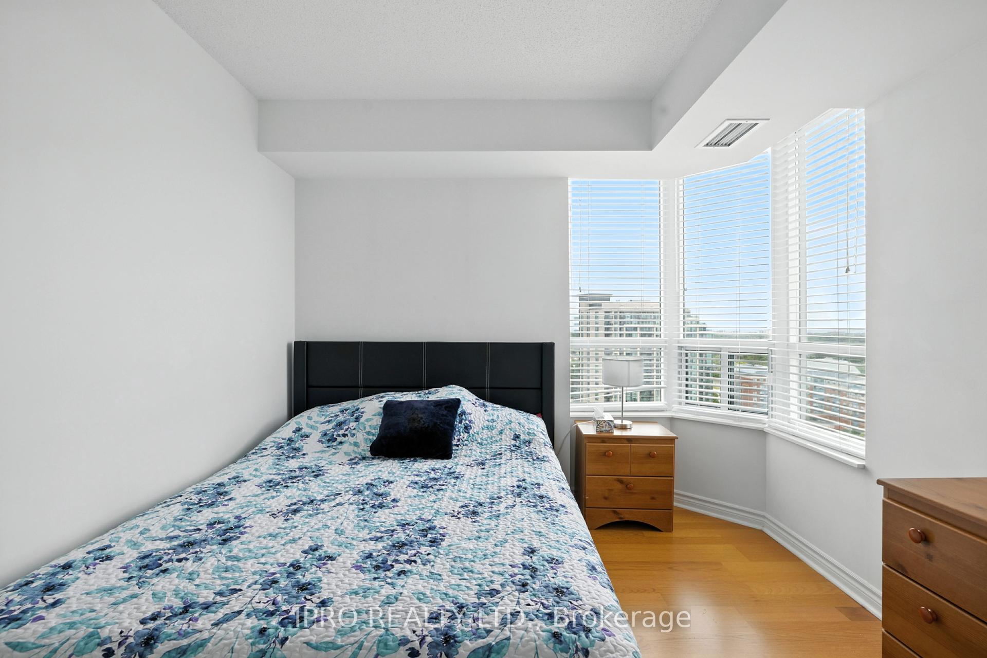 3 Bedrooms Condo at 61 Town Centre, Toronto For sale