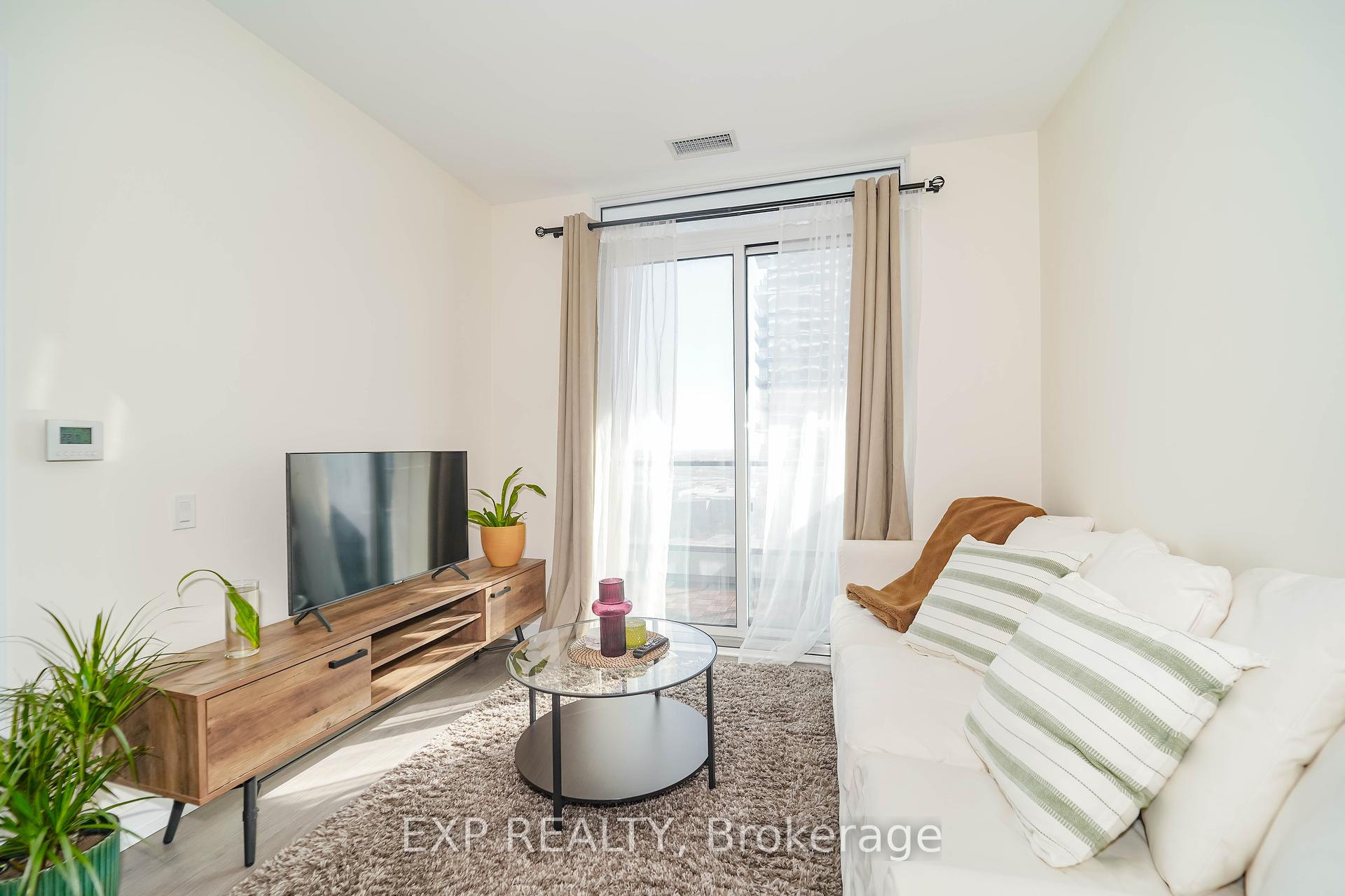 2 Bedrooms Condo at 950 Portage,  Vaughan For sale