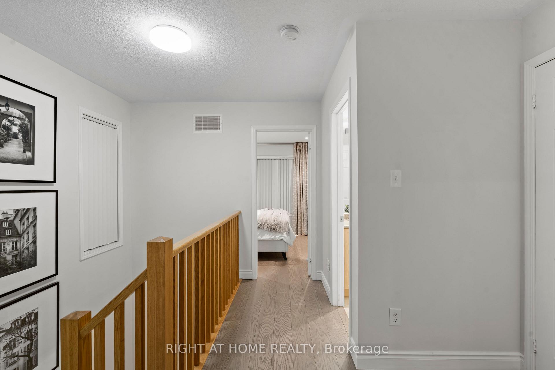 3 Bedrooms Condo at 5650 Winston Churchhill, Mississauga For sale
