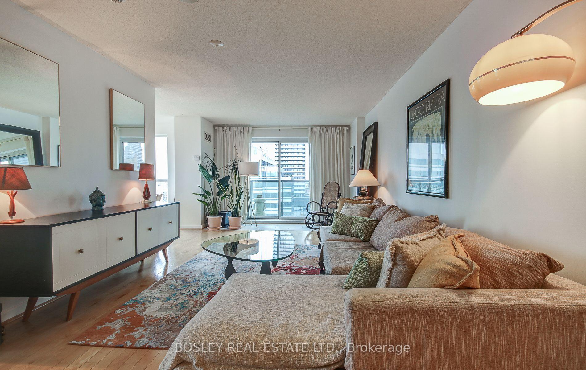 2 Bedrooms Condo at 8 Park, Toronto For sale