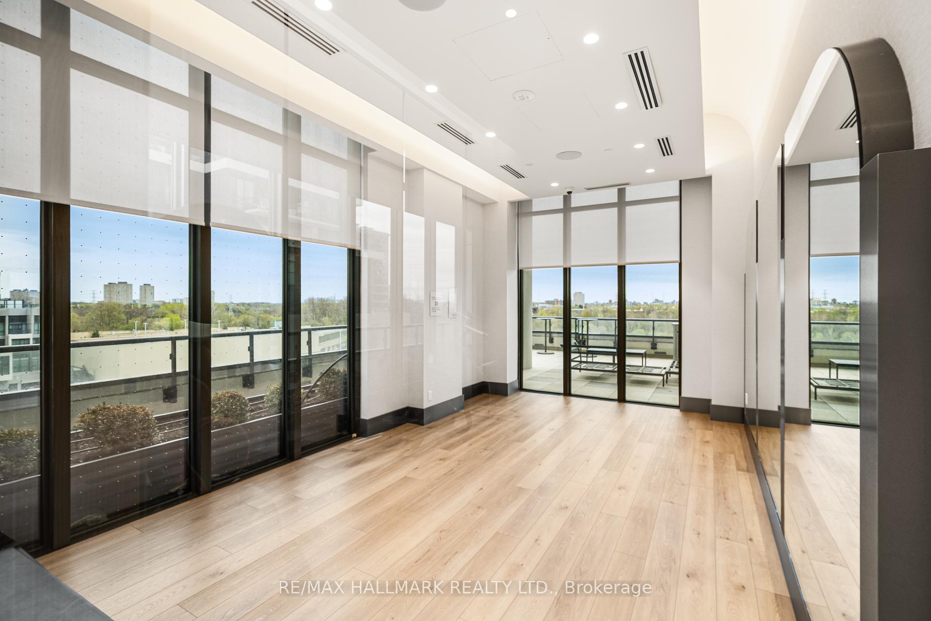 3 Bedrooms Condo at 10 Inn On The Park, Toronto For sale