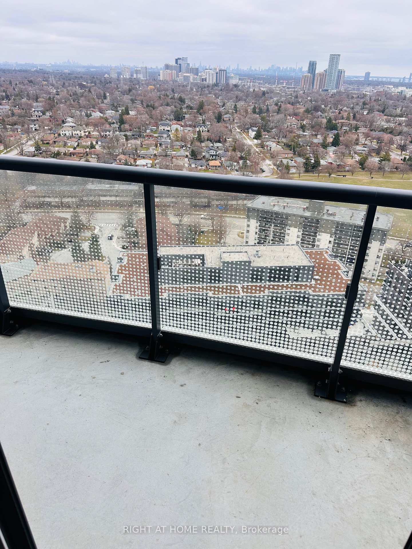 2 Bedrooms Condo at 30 GIBBS, Toronto For sale