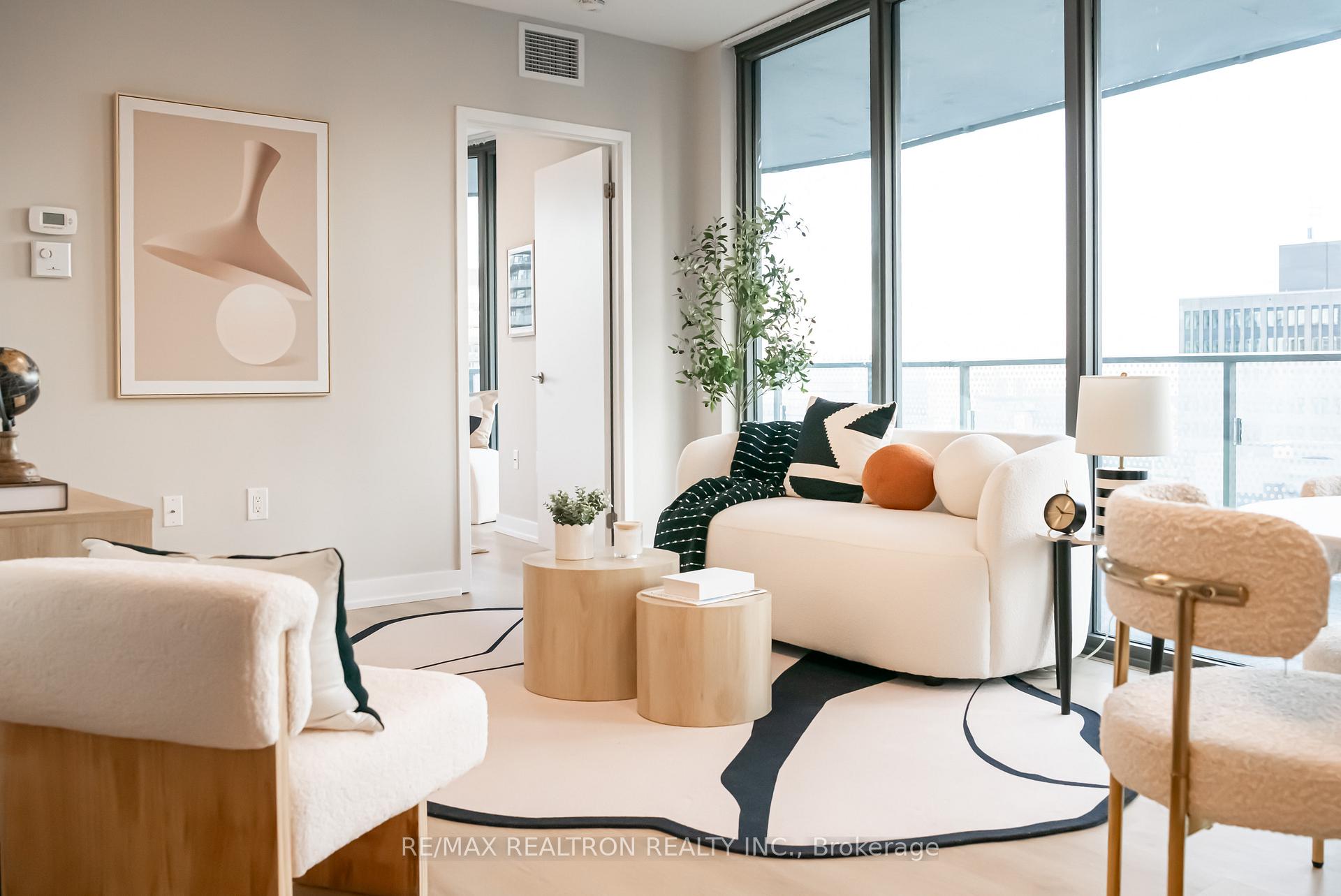 3 Bedrooms Condo at 11 Wellesley, Toronto For sale