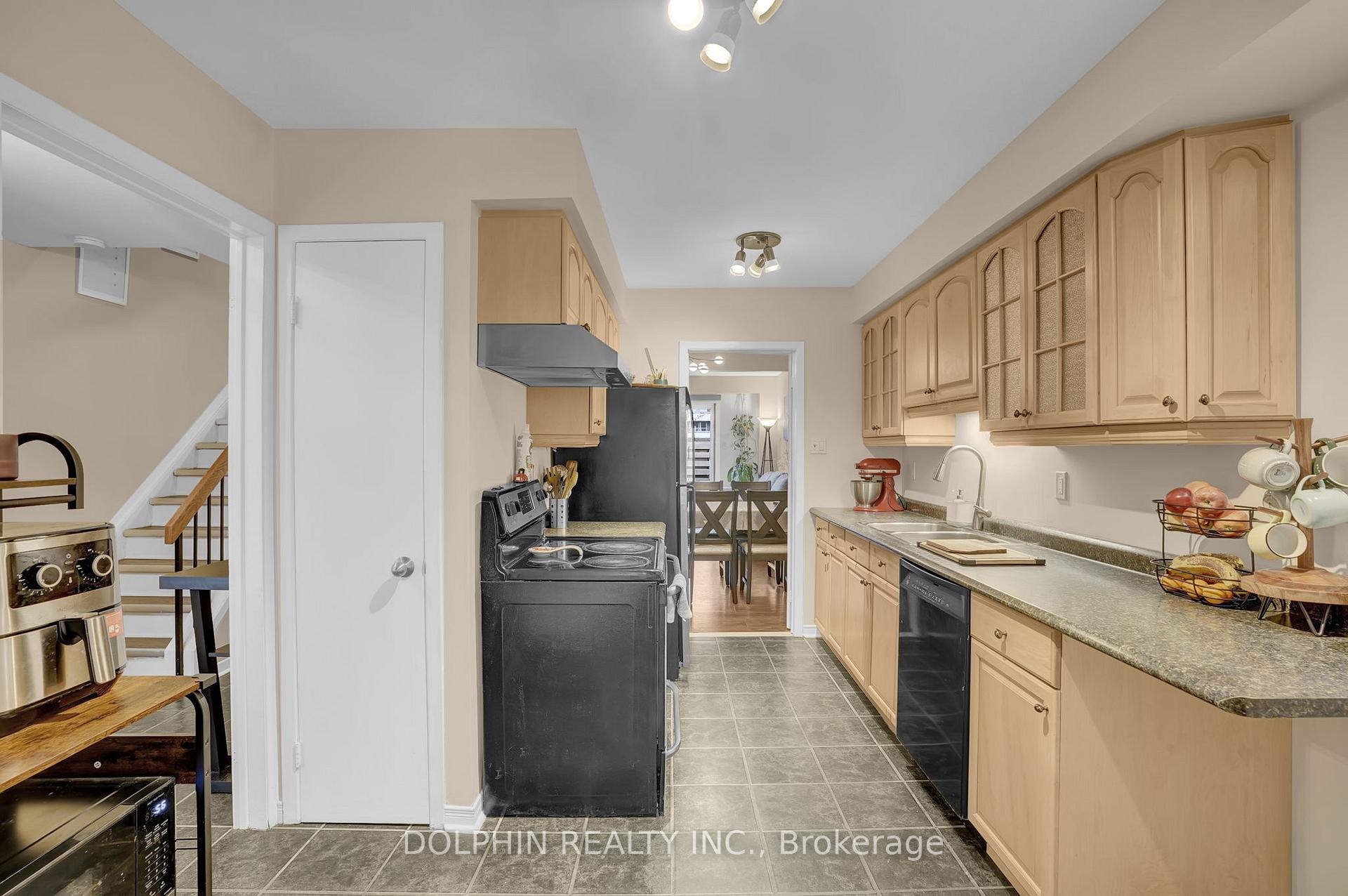 3 Bedrooms Condo at 3033 Glencrest, Burlington For sale