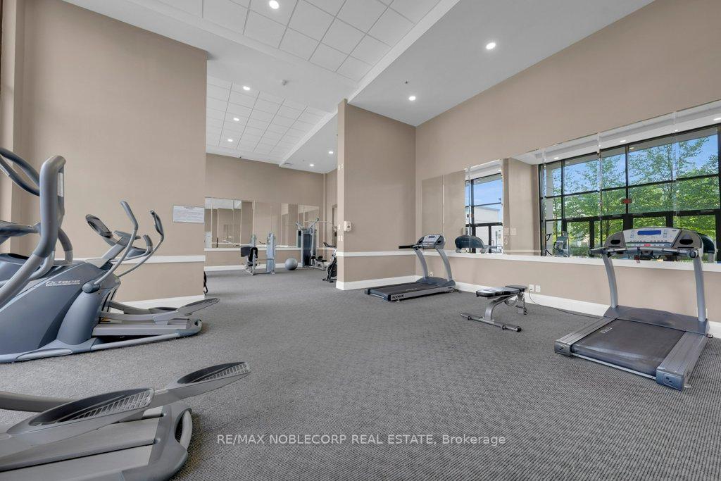 2 Bedrooms Condo at 12 Woodstream, Vaughan For sale