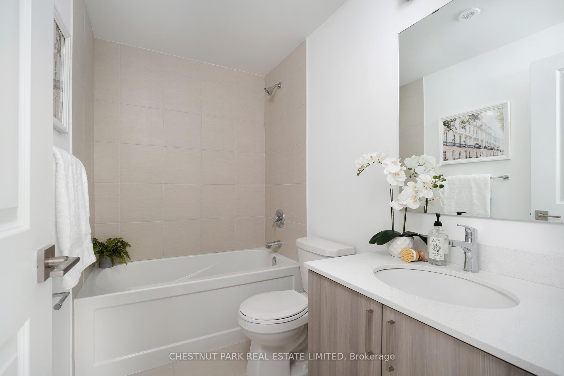 2 Bedrooms Condo at 4045 Hickory, Mississauga For sale