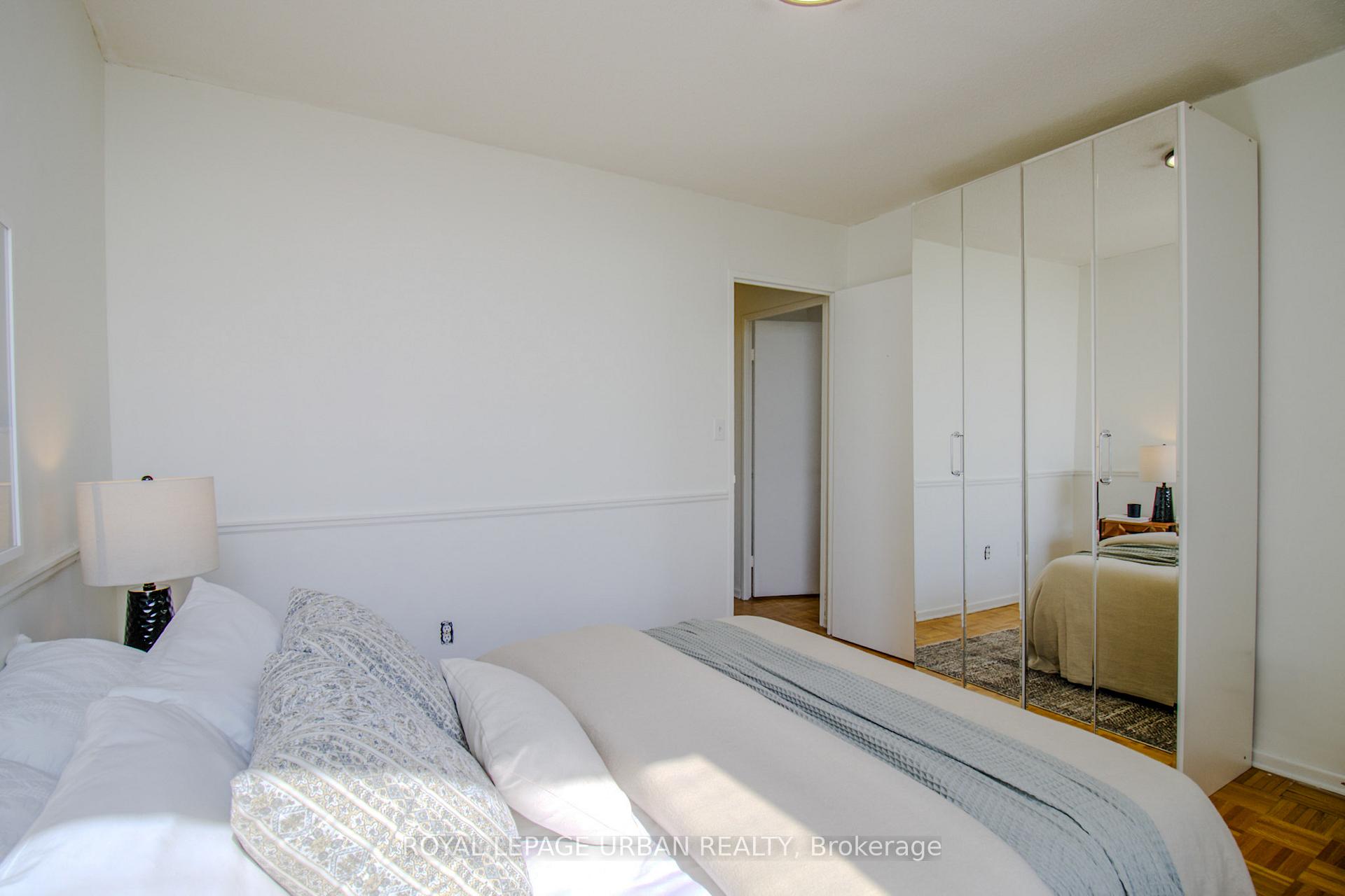 3 Bedrooms Condo at 20 Edgecliff, Toronto For sale