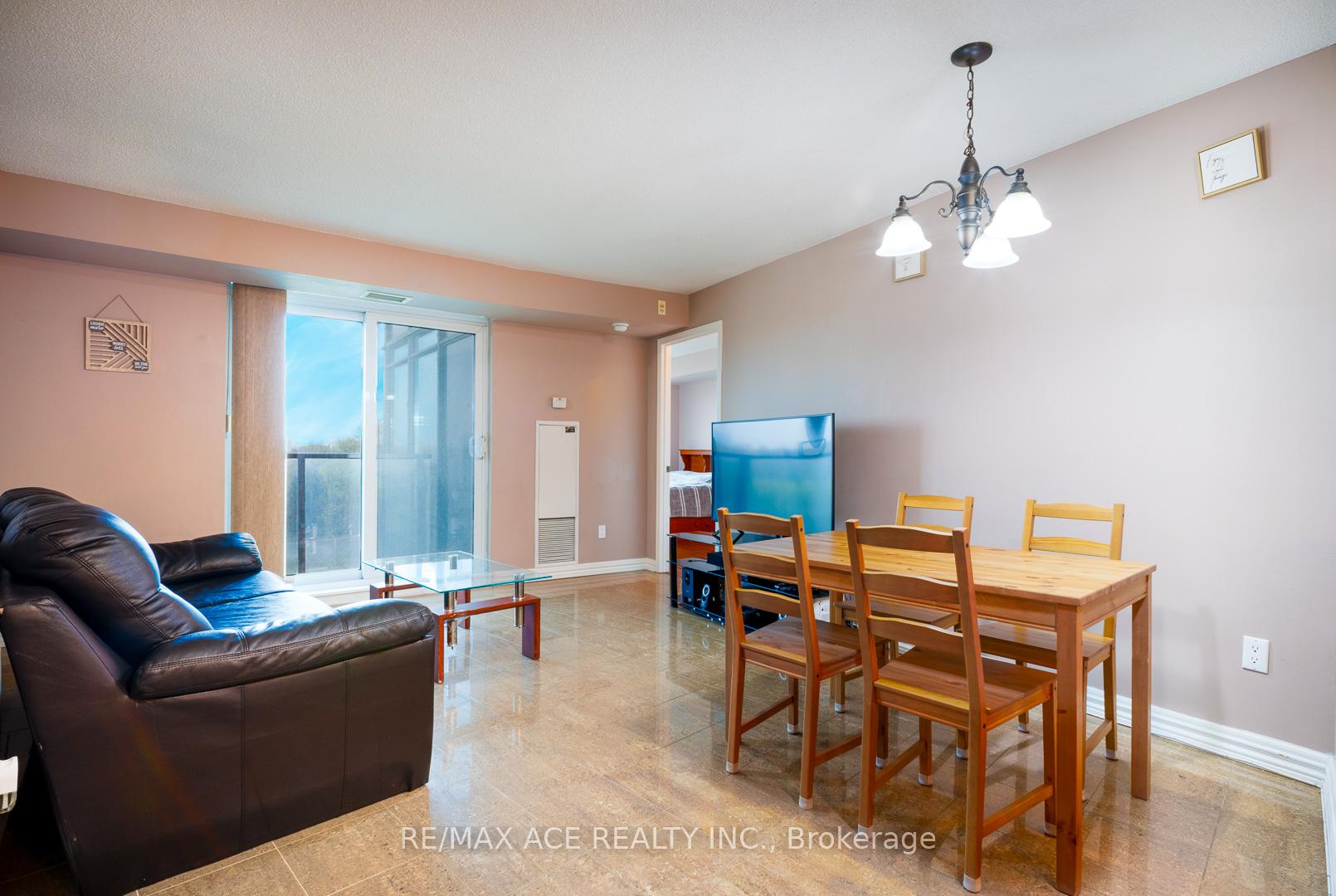 2 Bedrooms Condo at 18 Valley Woods, Toronto For sale