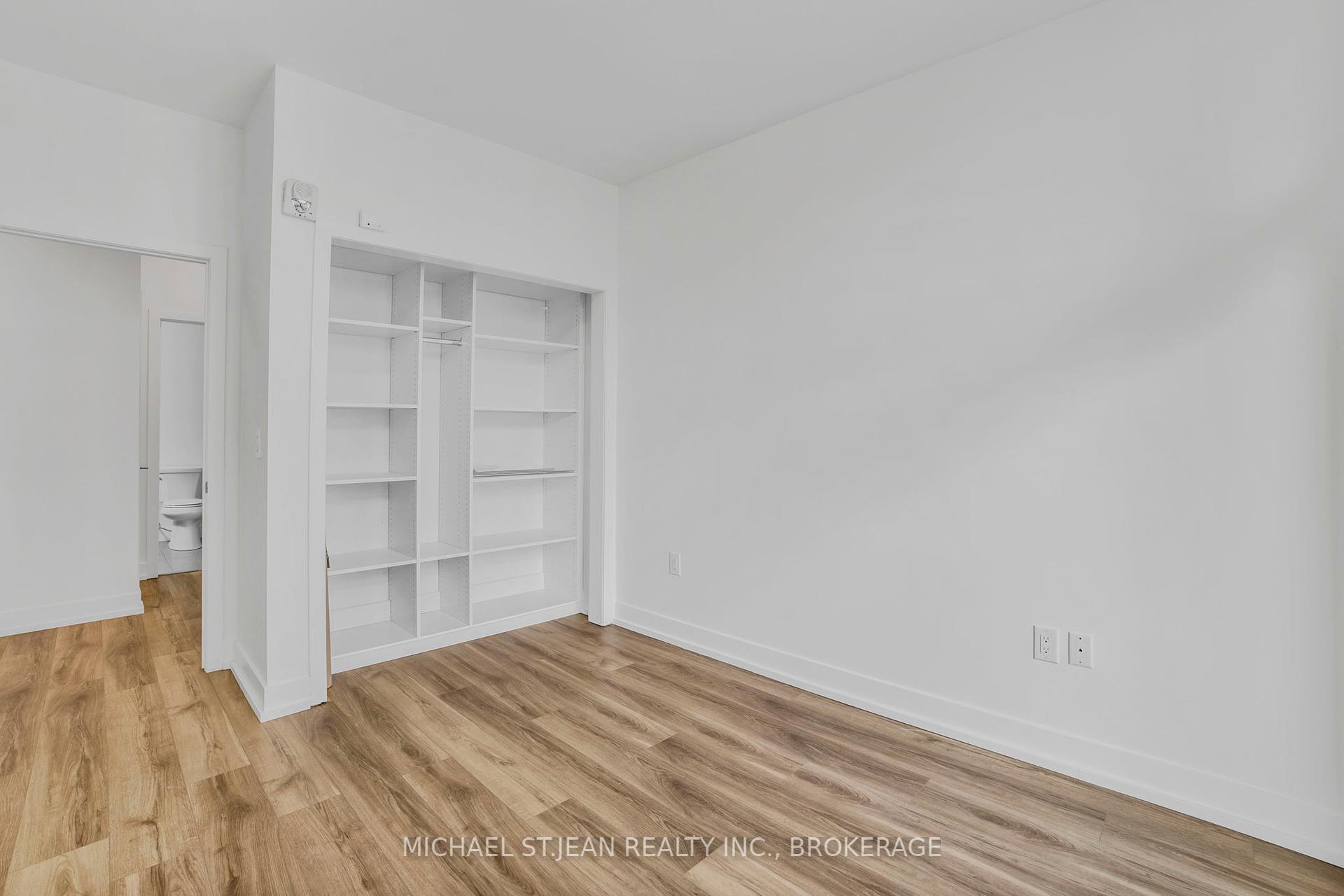 2 Bedrooms Condo at 90 Charlton,  Hamilton For sale