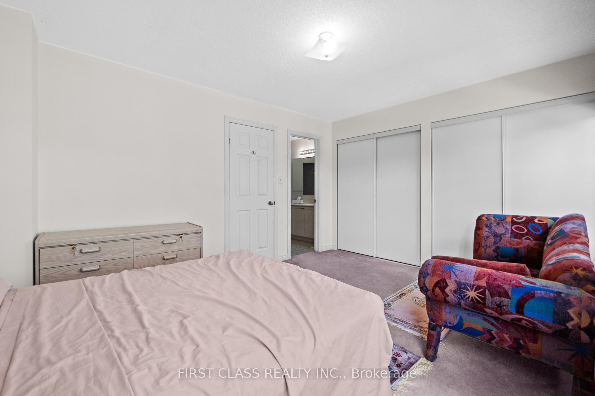 4 Bedrooms Condo at 10A Leaside Park, Toronto For sale