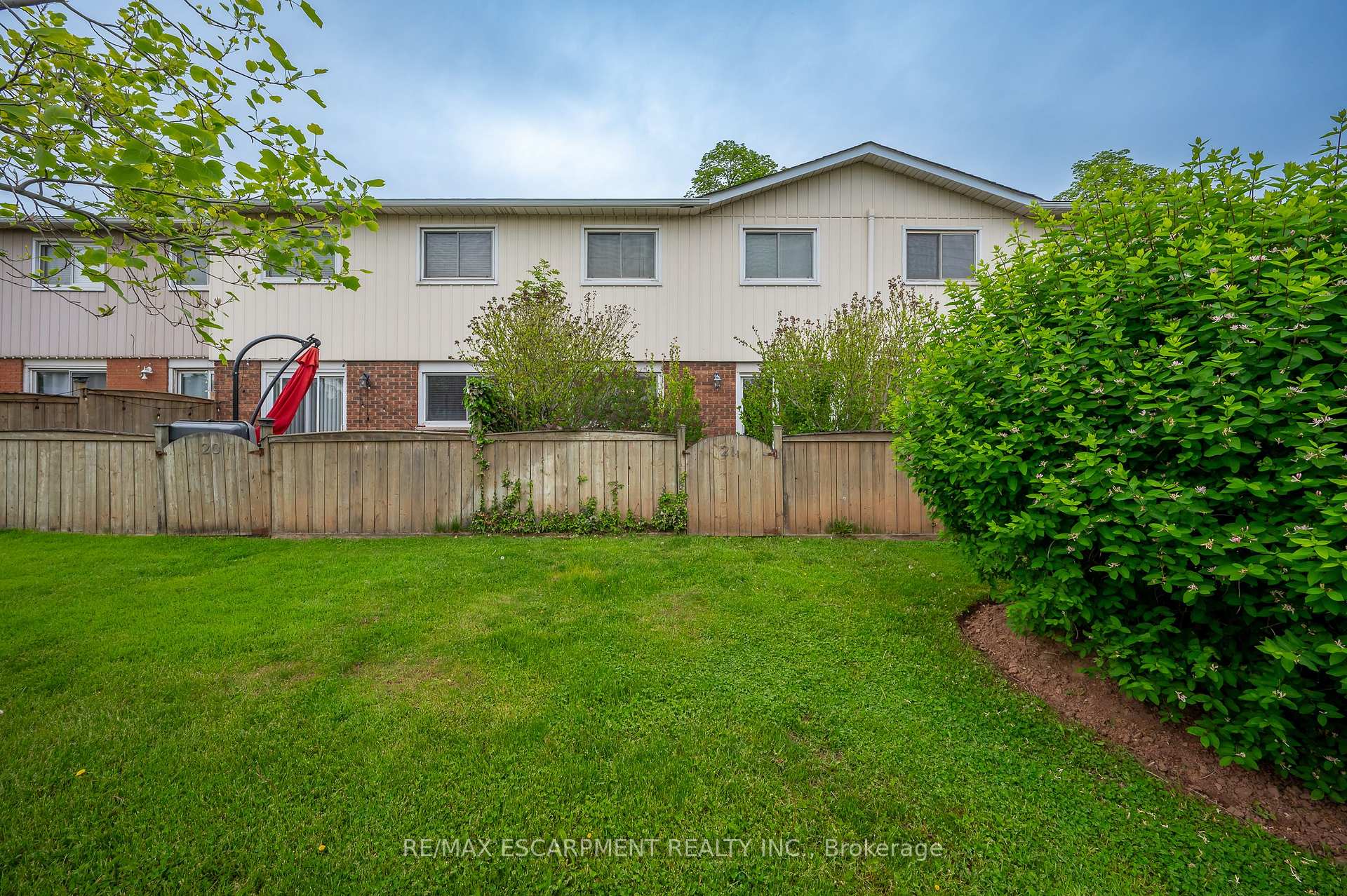3 Bedrooms Condo at 5017 Pinedale, Burlington For sale