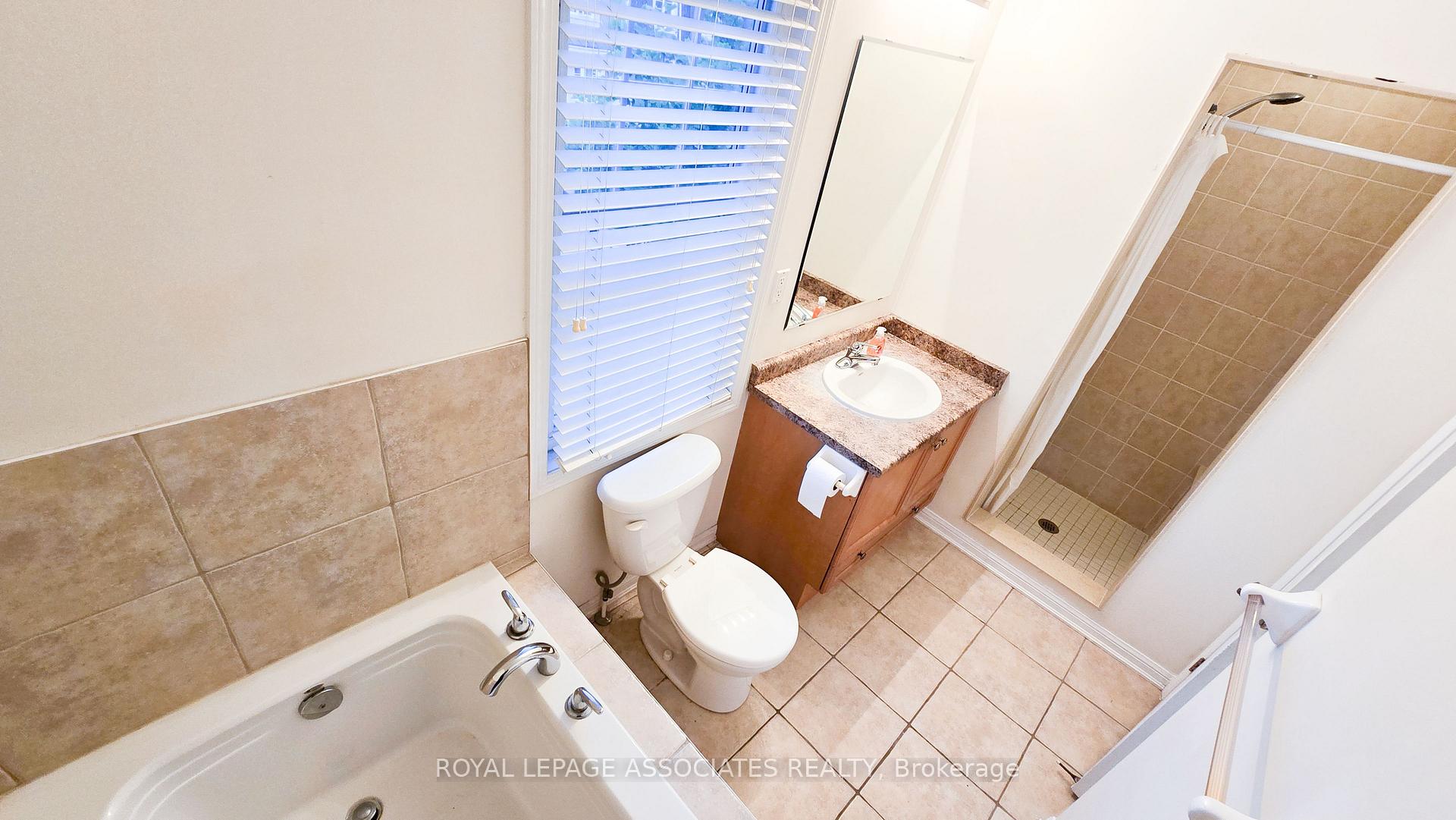 2 Bedrooms Condo at 50 Mendelssohn, Toronto For sale
