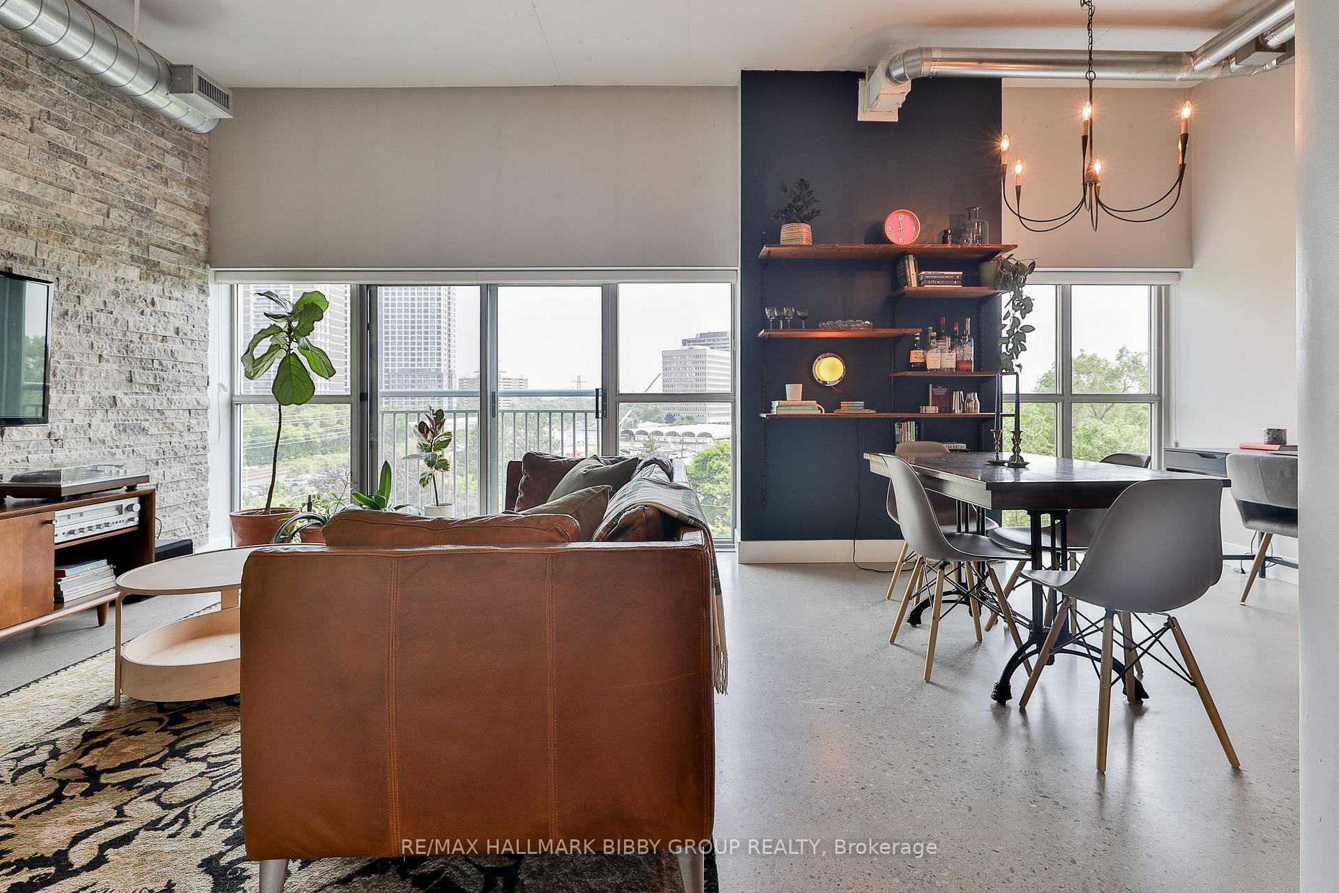 2 Bedrooms Condo at 2 Fieldway, Toronto For sale