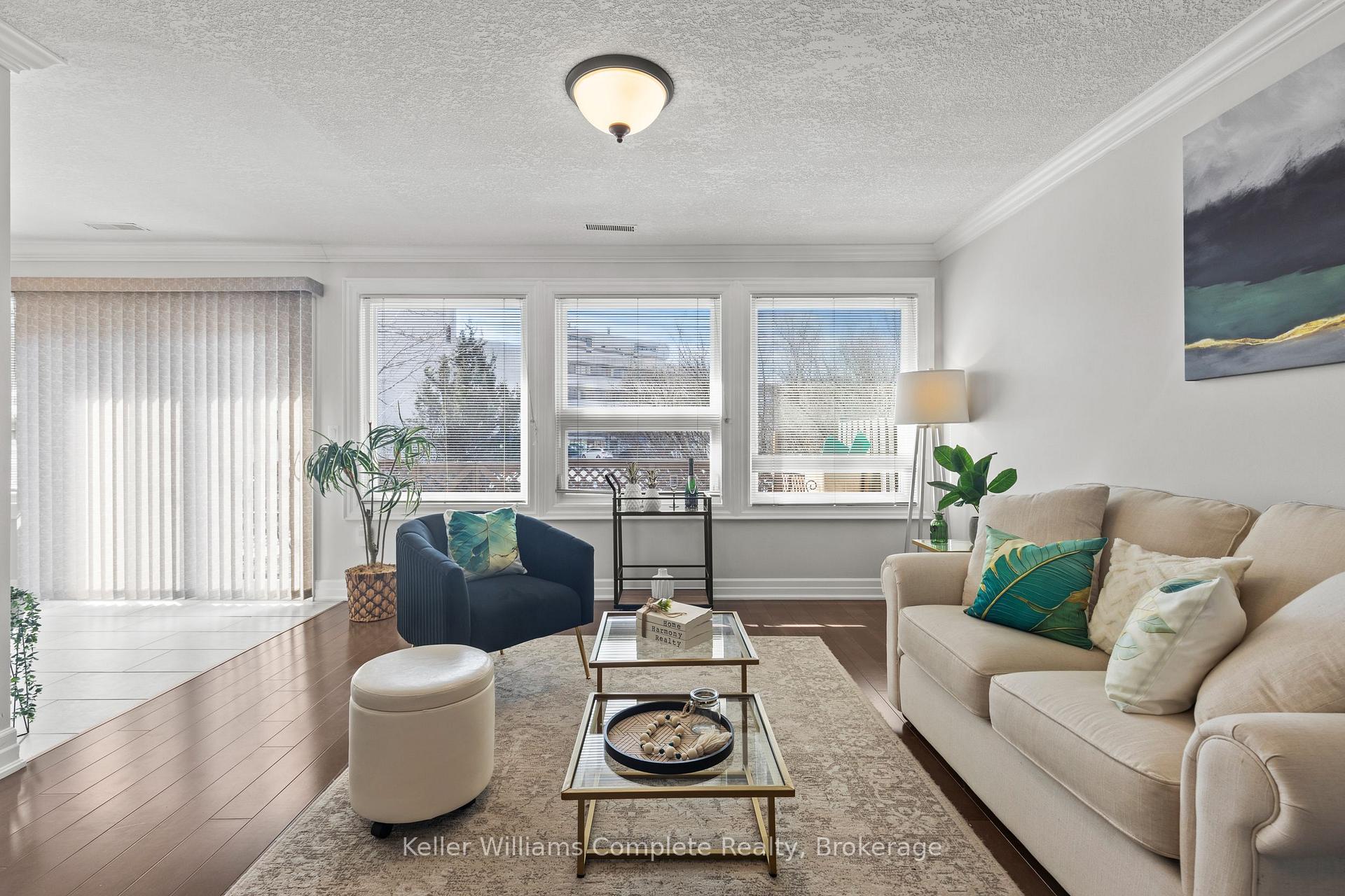 2 Bedrooms Condo at 12 Nolan,  Hamilton For sale