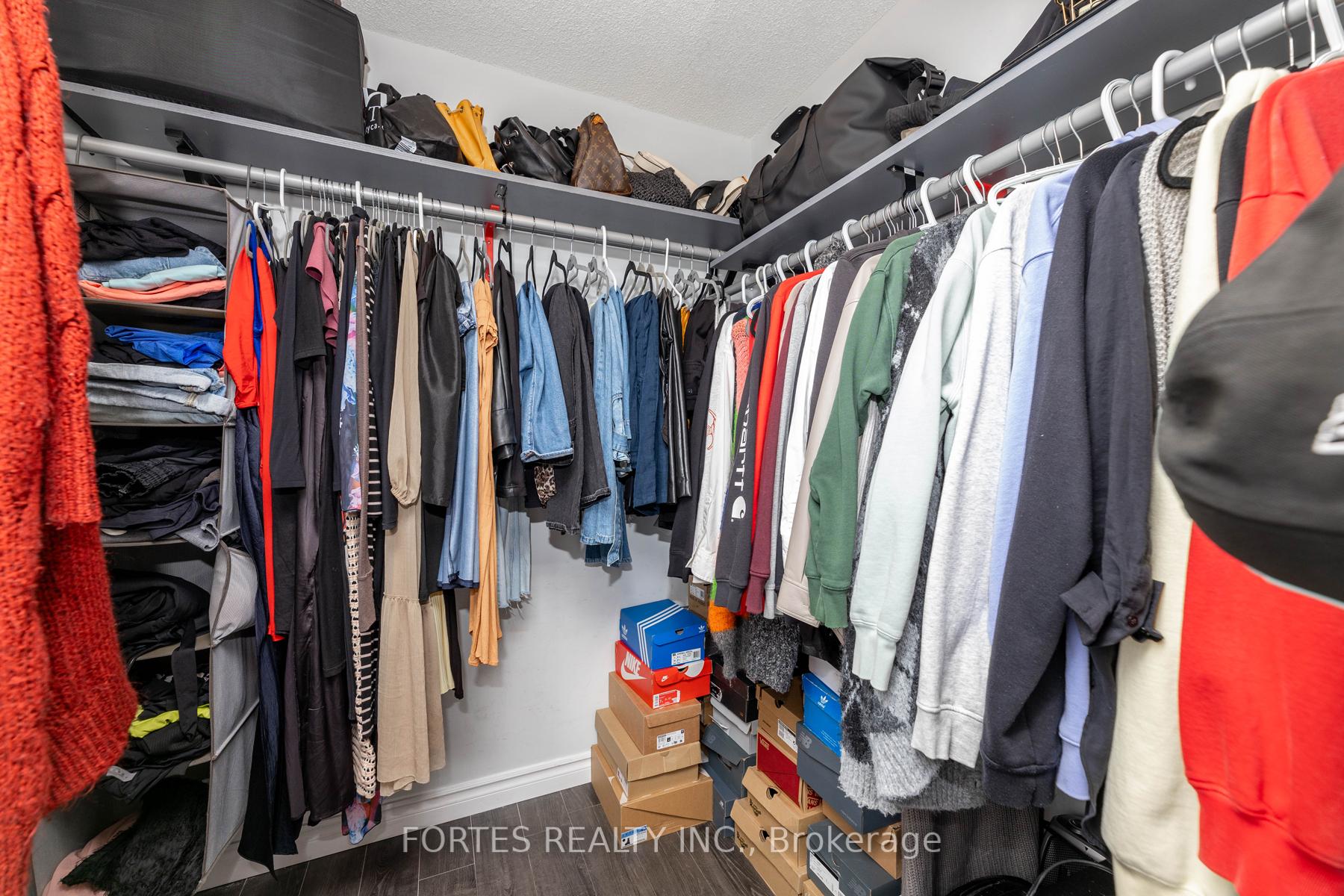 2 Bedrooms Condo at 9 Michael Power,  Toronto For sale
